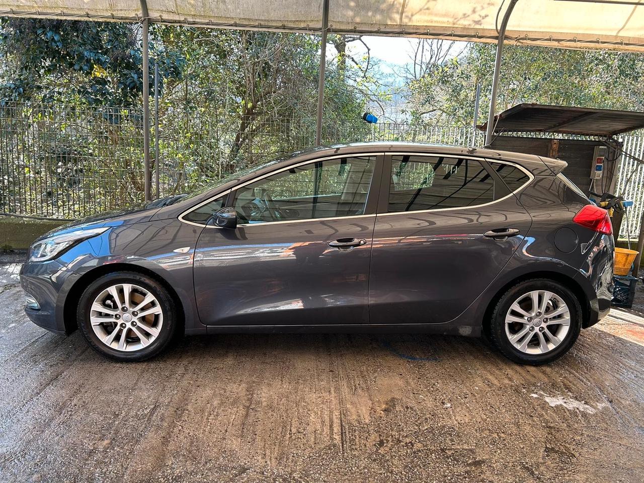 Kia Ceed cee'd 1.6 GDI DCT 5 porte Cool