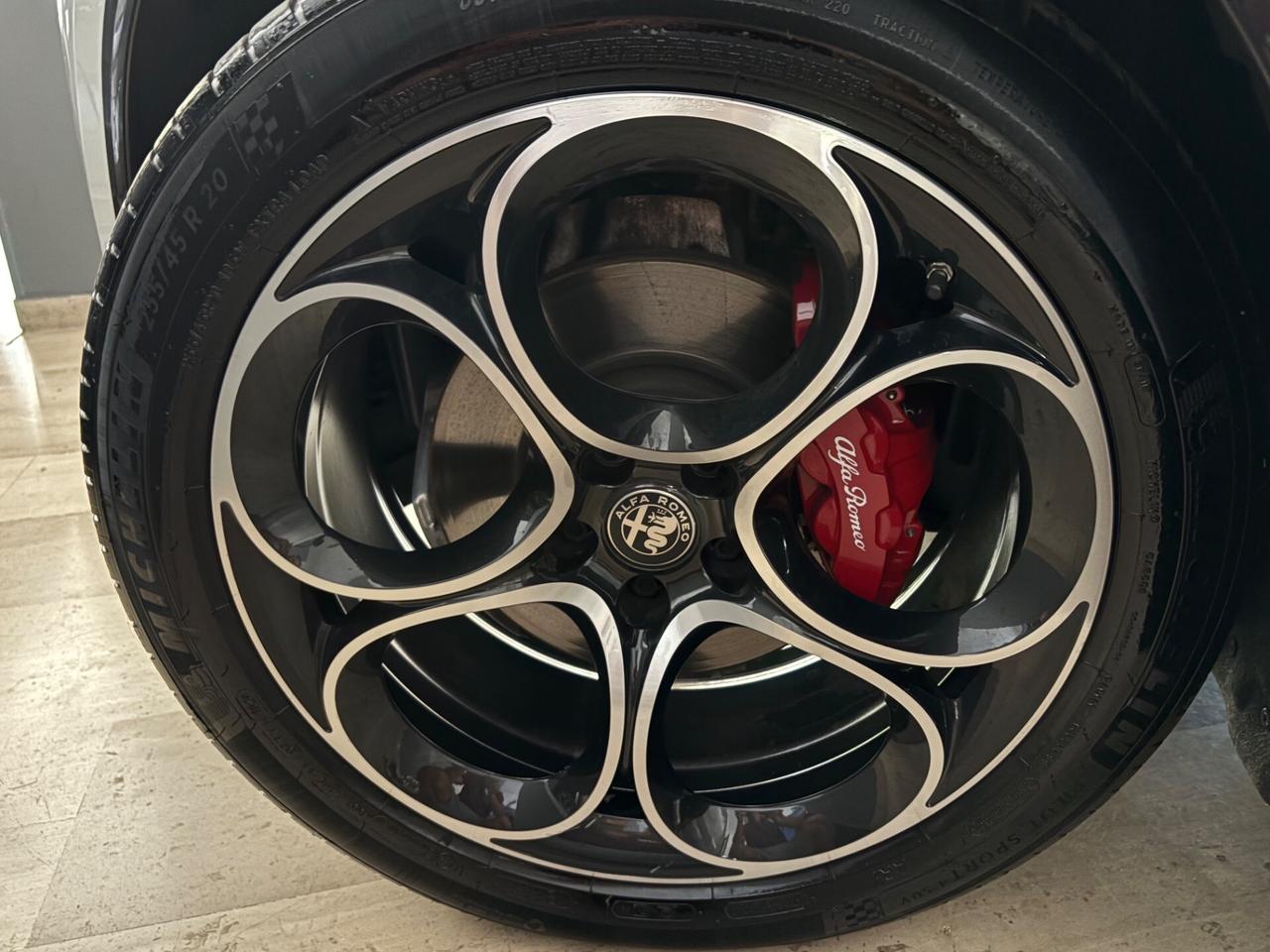 Alfa Romeo Stelvio 2.2 Q4 210 CV AT8 Veloce