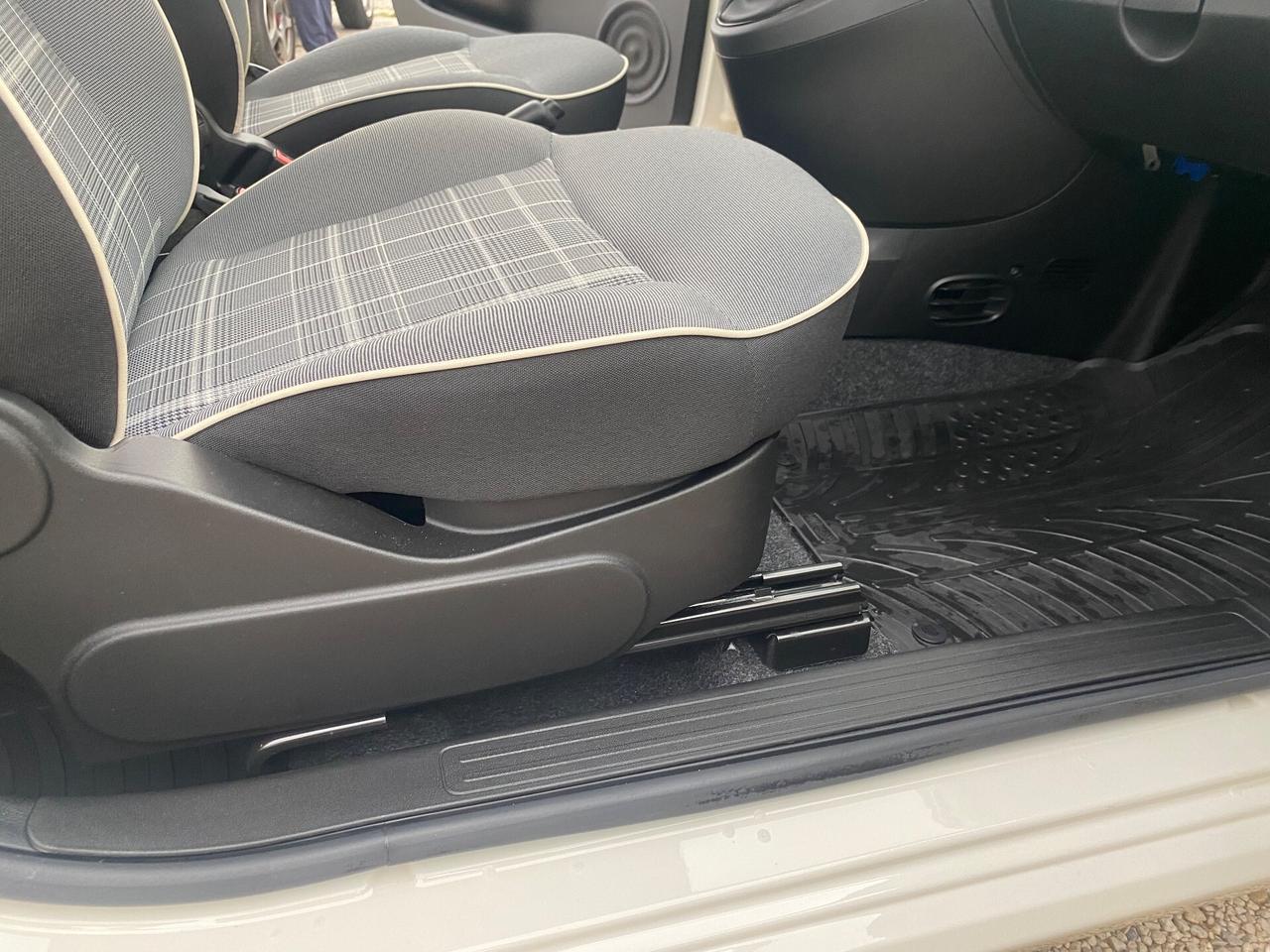 FIAT 500 LOUNGE - KM 32000 - PARI AL NUOVO