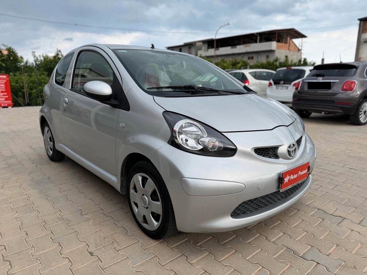 Toyota Aygo 1.0 3 porte Sol OK NEOPATENTATI