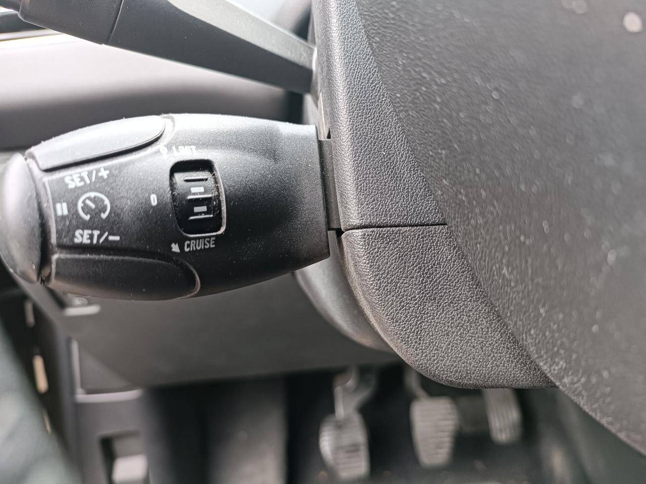 208 1.2 VTi 82 CV 3 p allure cinghia di distribuzione e tagliando appena eseguiti