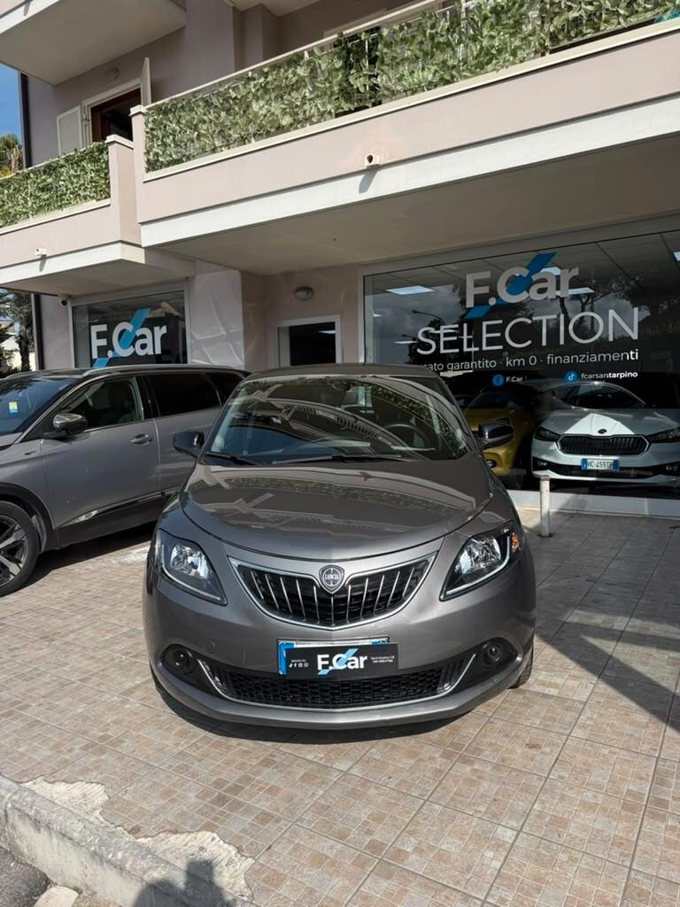 Lancia Ypsilon 1.0 FireFly 5 porte S&S Hybrid Silver
