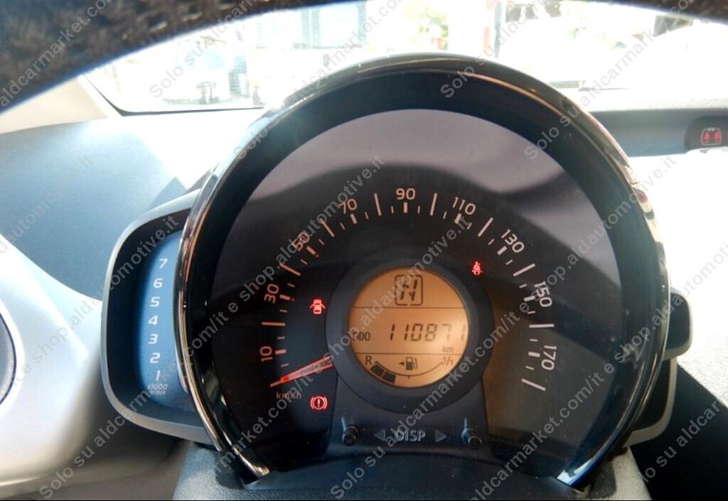 Toyota Aygo 1.0 VVT-i 69 CV 5 porte x-play TSS