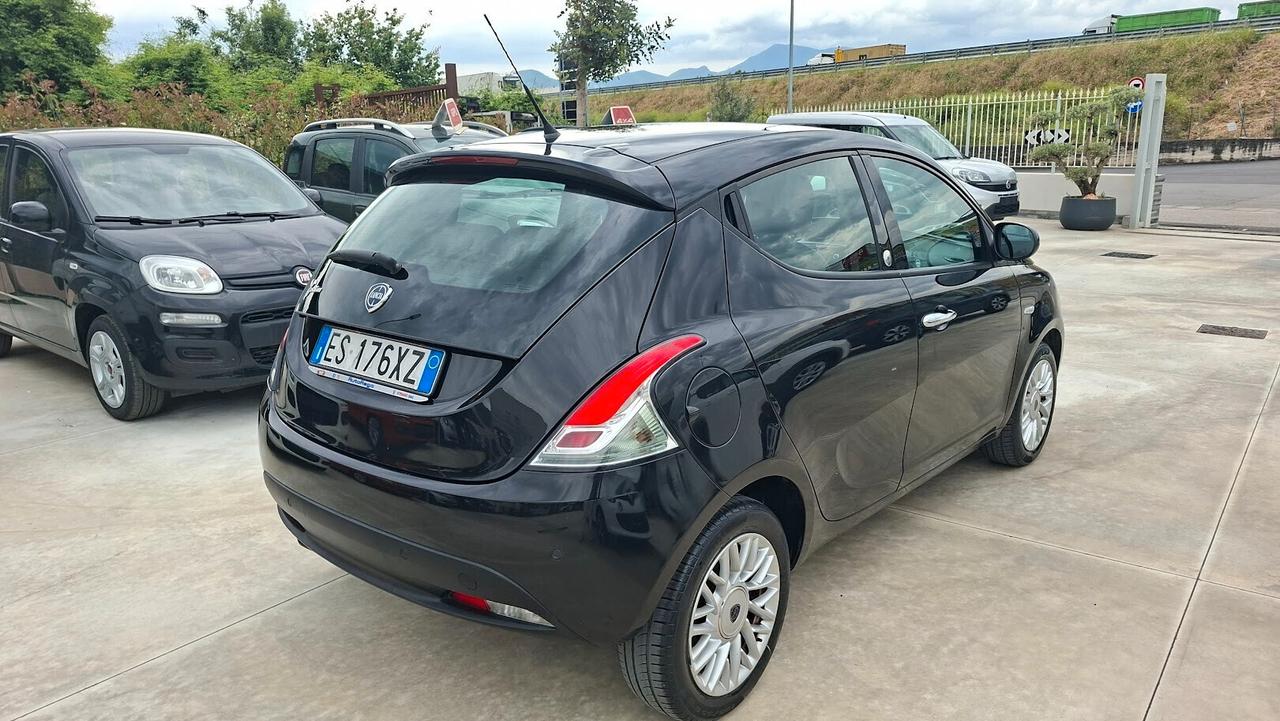 Lancia Ypsilon 1.2 69 CV GPL di serie Ecochic Gold