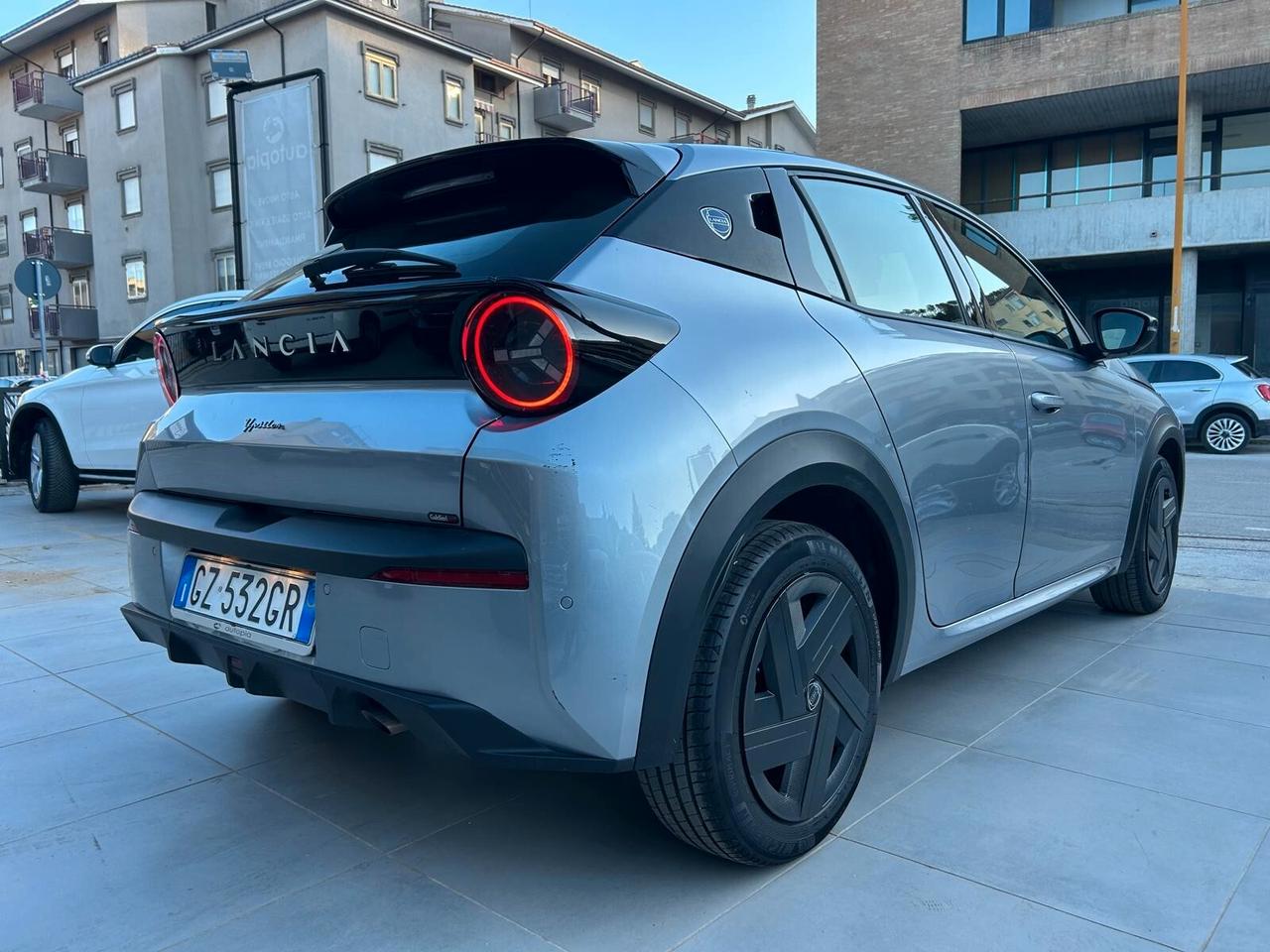 Lancia Ypsilon Hybrid e-DCT LX