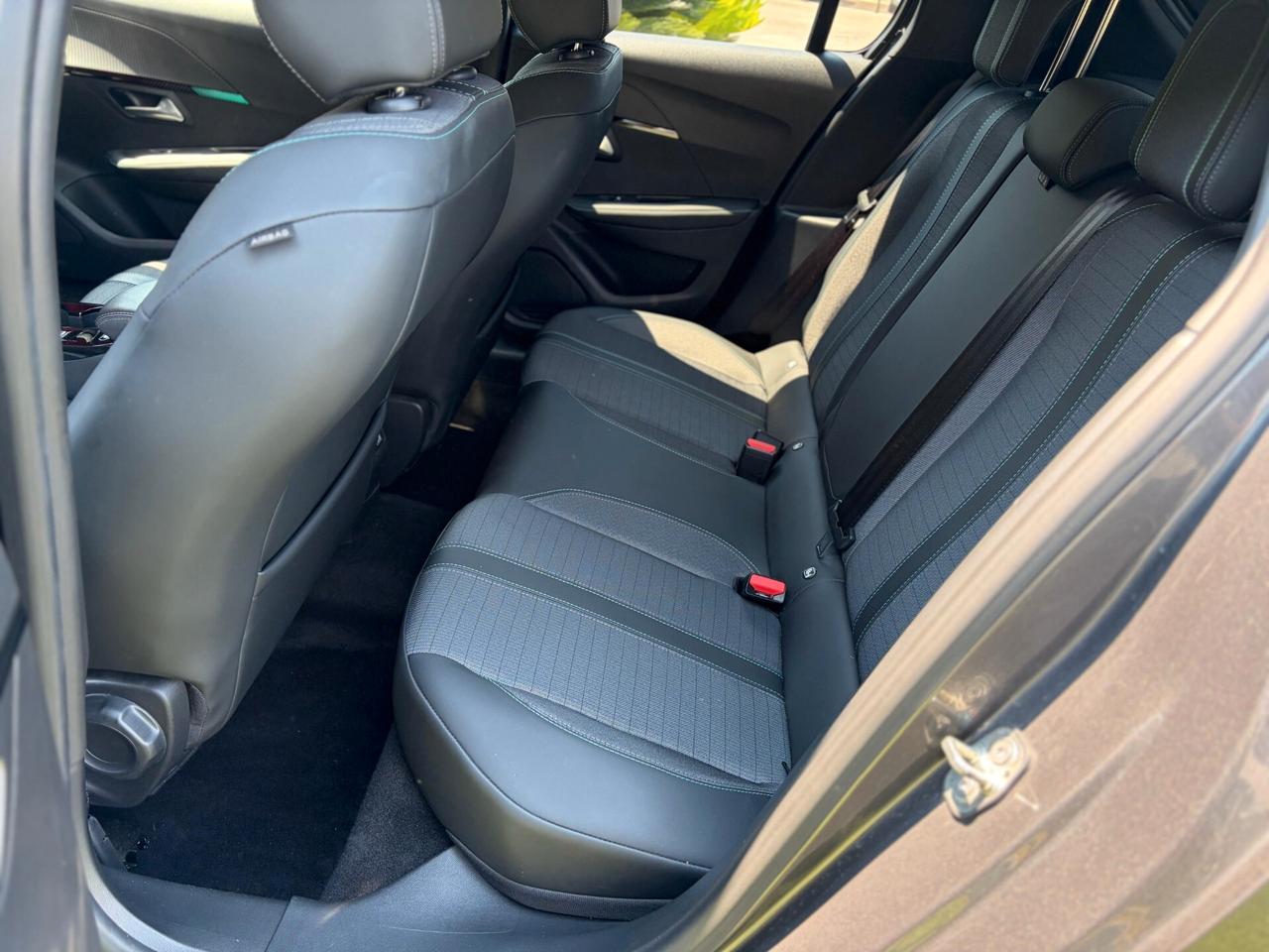 Peugeot 208 PureTech 100 Stop&Start EAT8 5 porte Allure