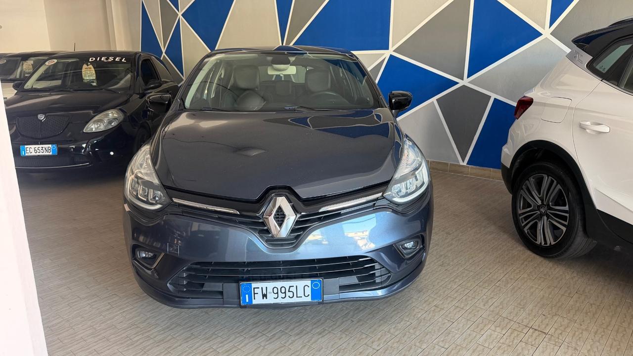 Renault Clio TCe 12V 90 CV Moschino Intens