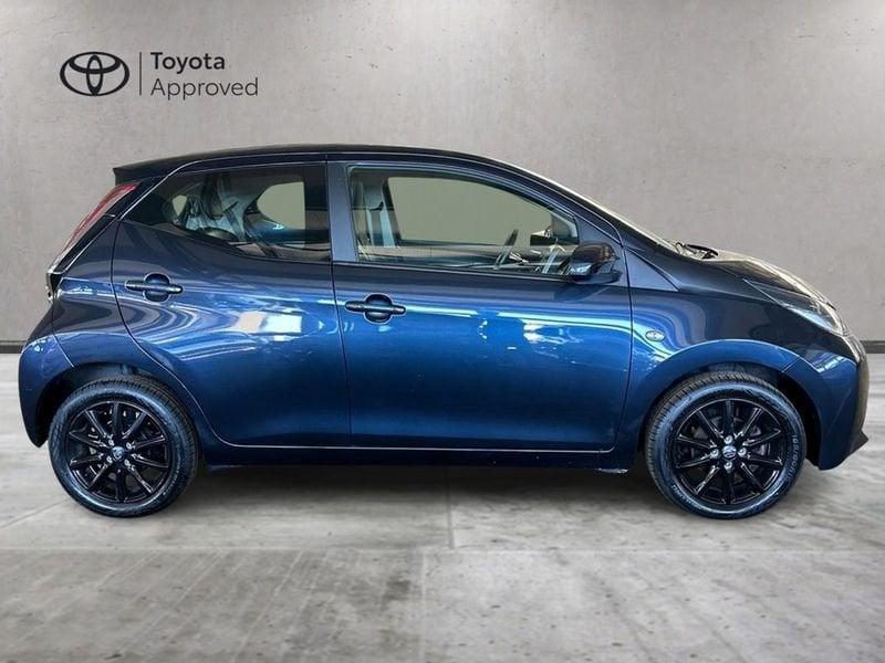 Toyota Aygo 1.0 VVT-i x-play TSS + CERCHI IN LEGA
