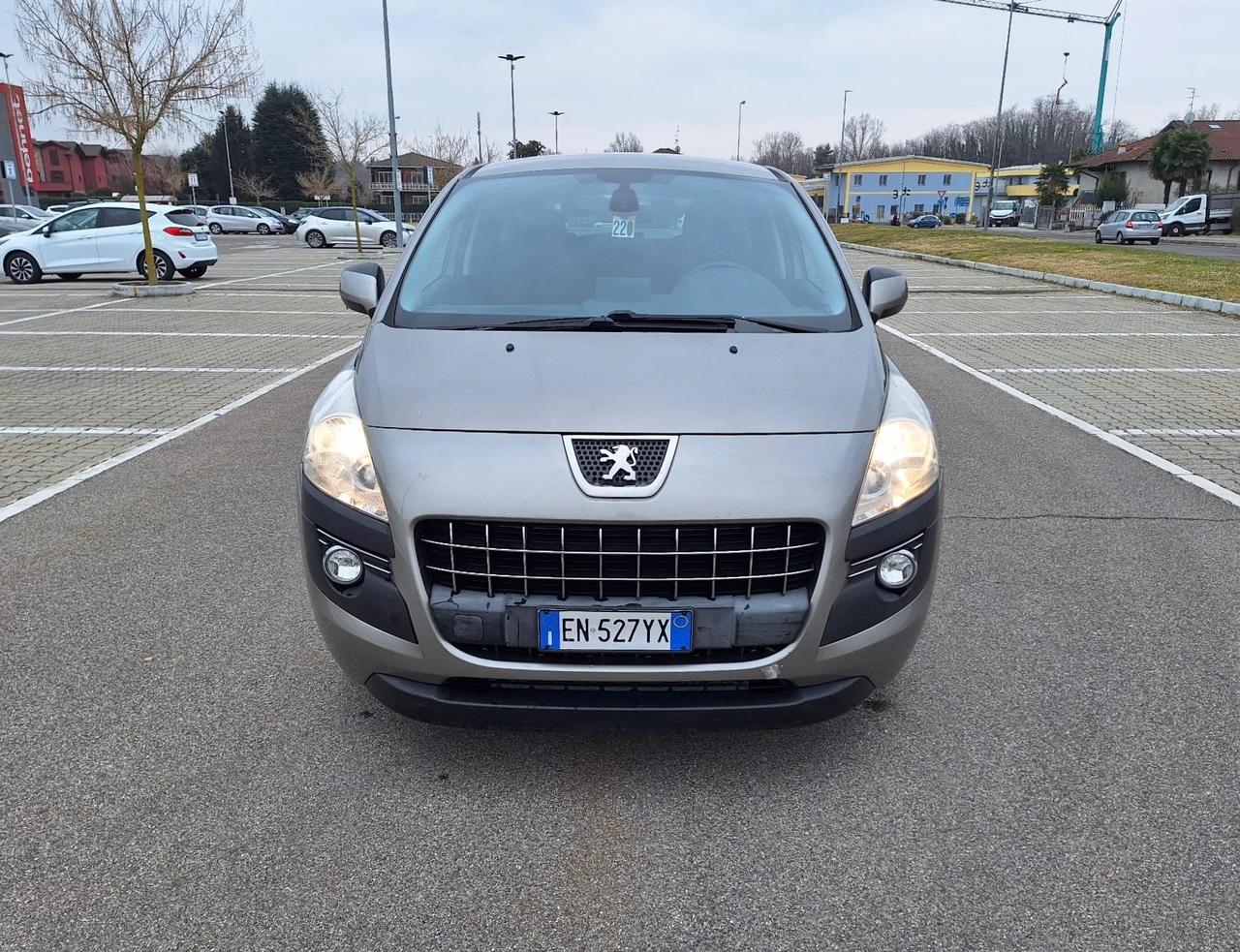Peugeot 3008 1.6 e-HDi 112CV Automatik*S.&S*Navi*Aux*Cruise