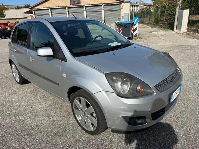 FORD Fiesta 1.4 TDCi 5p. Ghia senza nessun lavoro da fare