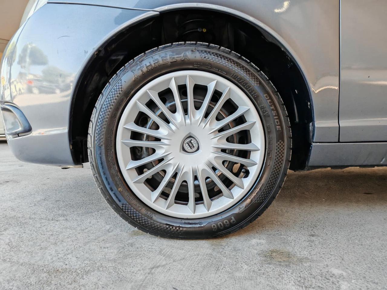 Lancia Ypsilon 1.3 Mjt 90 CV Platino
