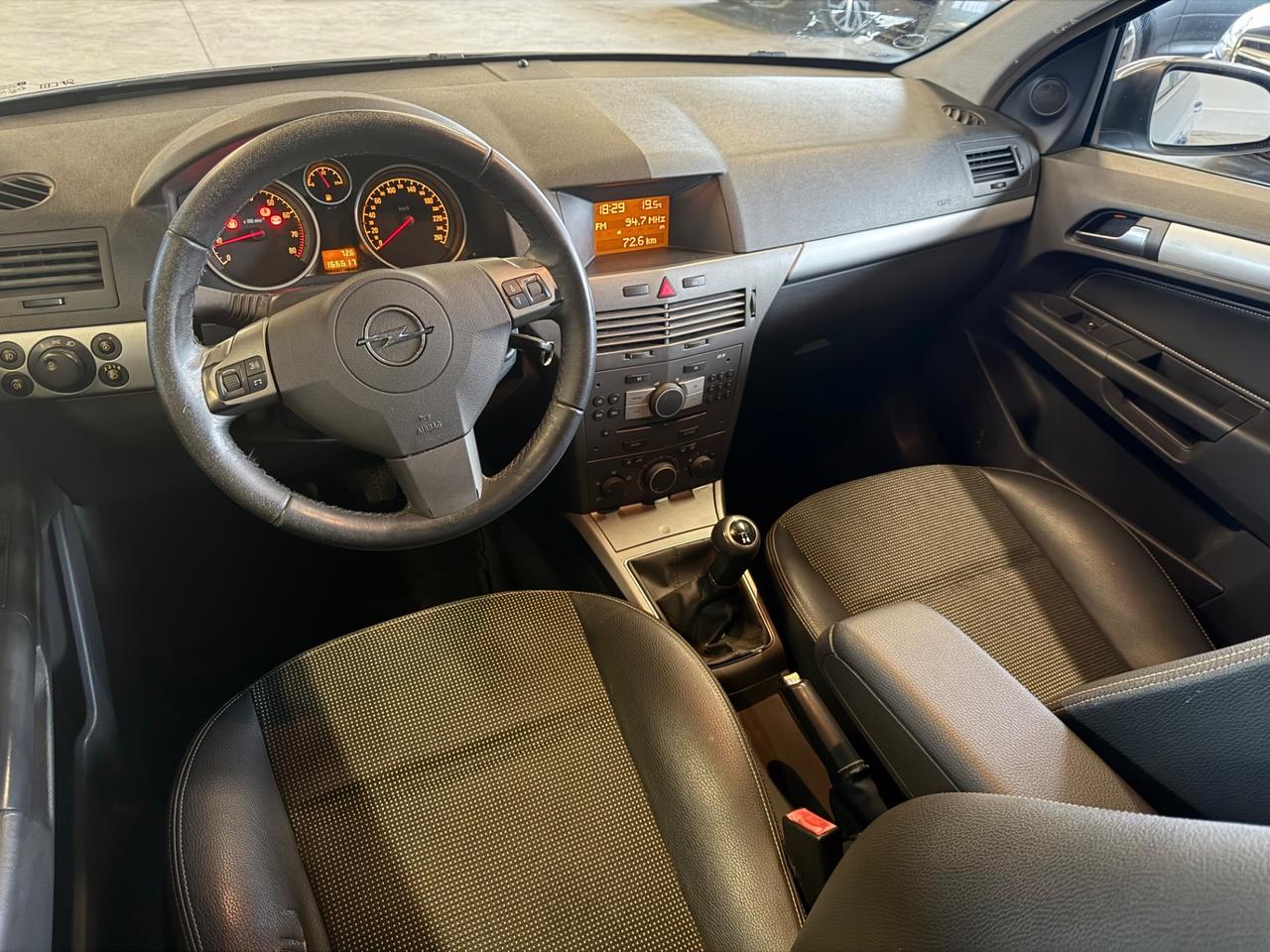 Opel Astra 1.6 16V Twinport 5 porte Cosmo