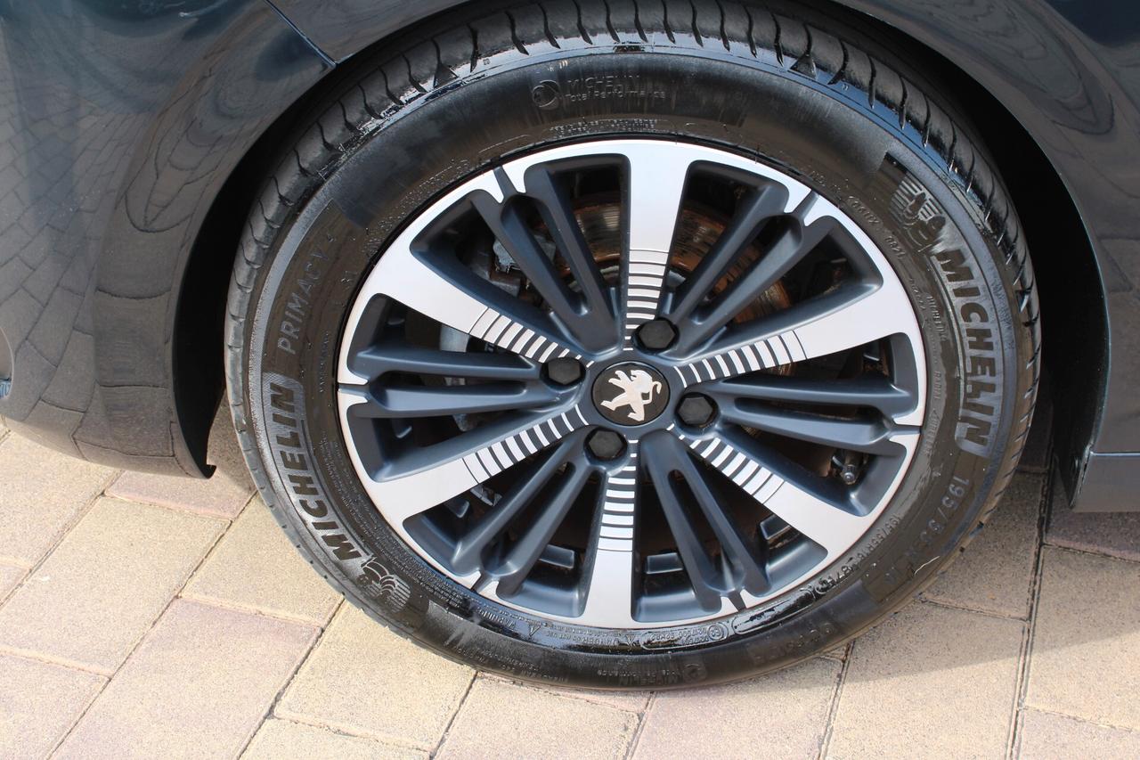 Peugeot 208 PureTech 82 Stop&Start 5 porte Signature
