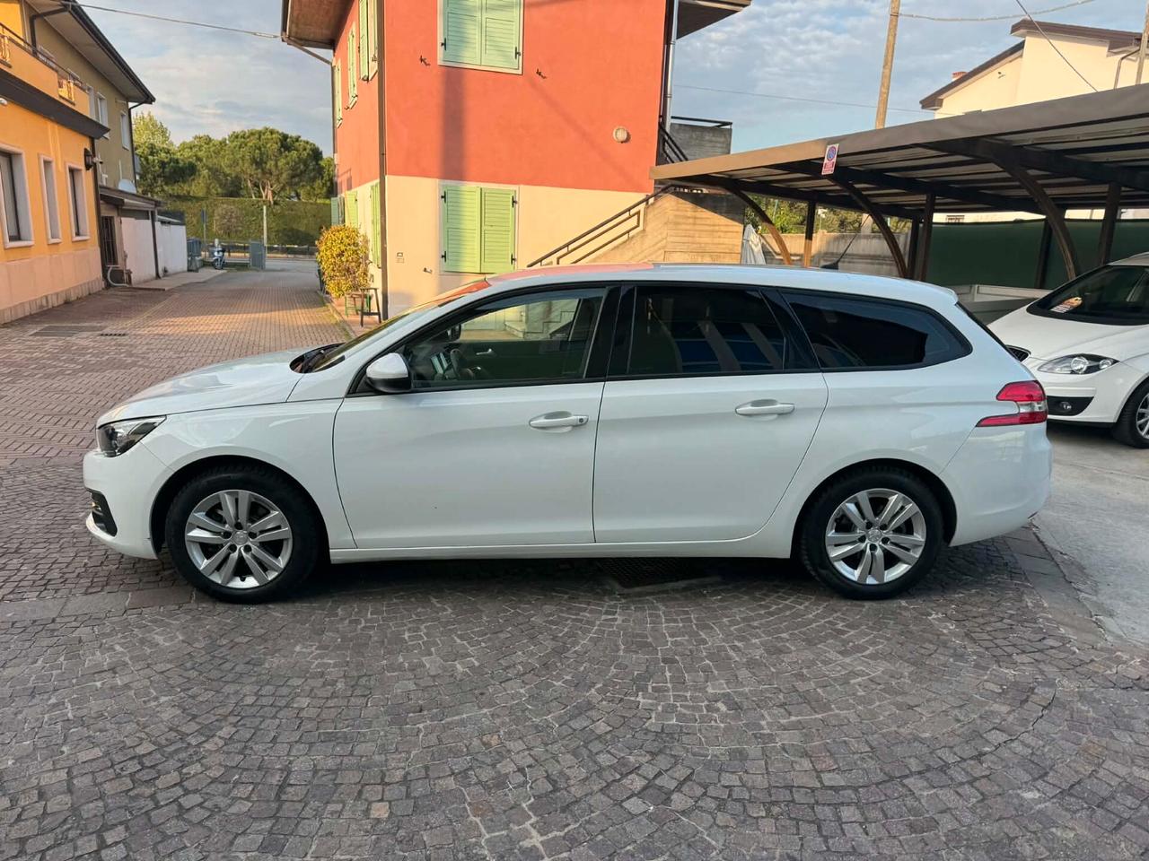 Peugeot 308 BlueHDi 130 S&S EAT8 SW Allure