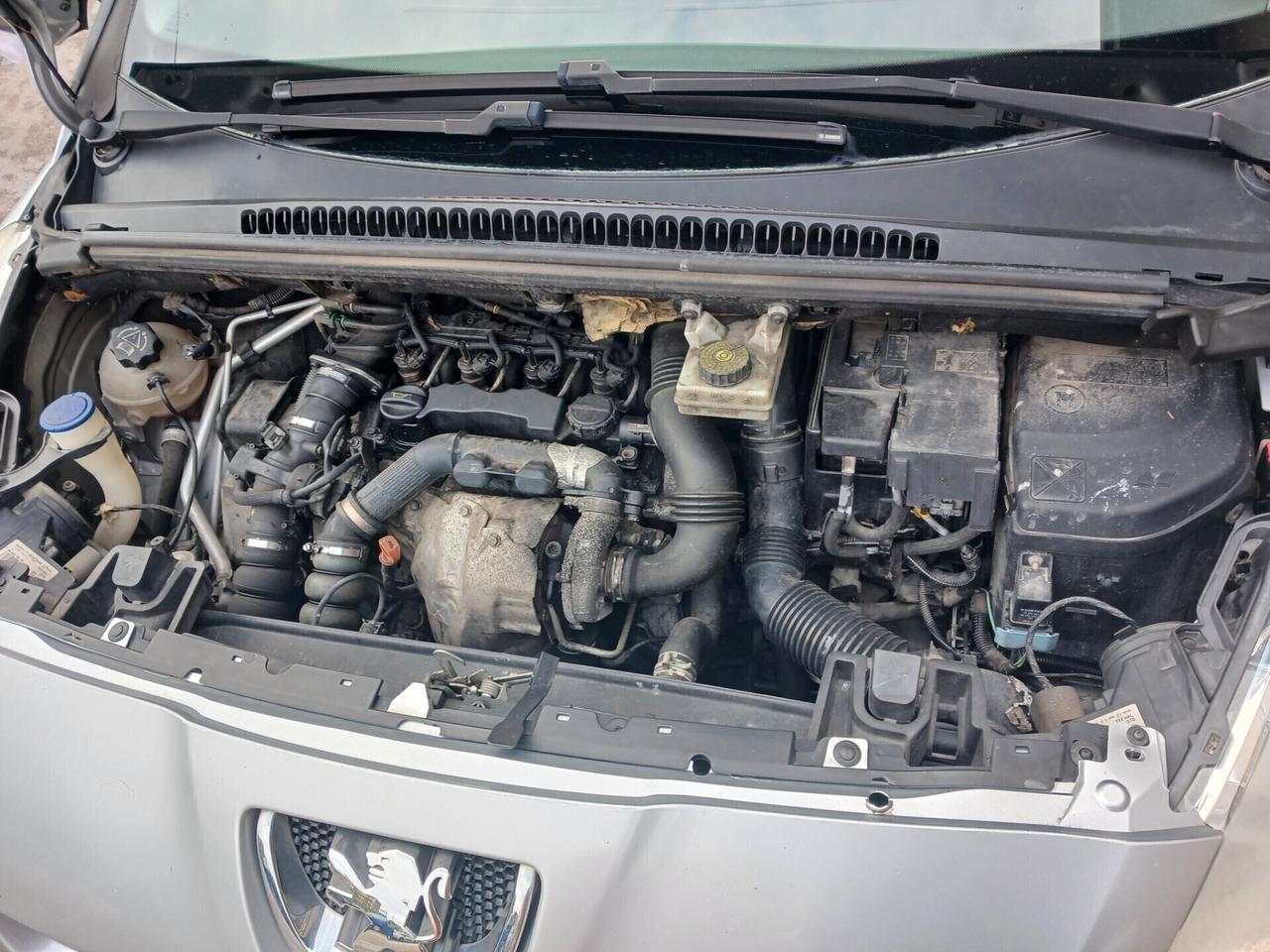 Peugeot 5008 1.6 HDi 7 POSTI