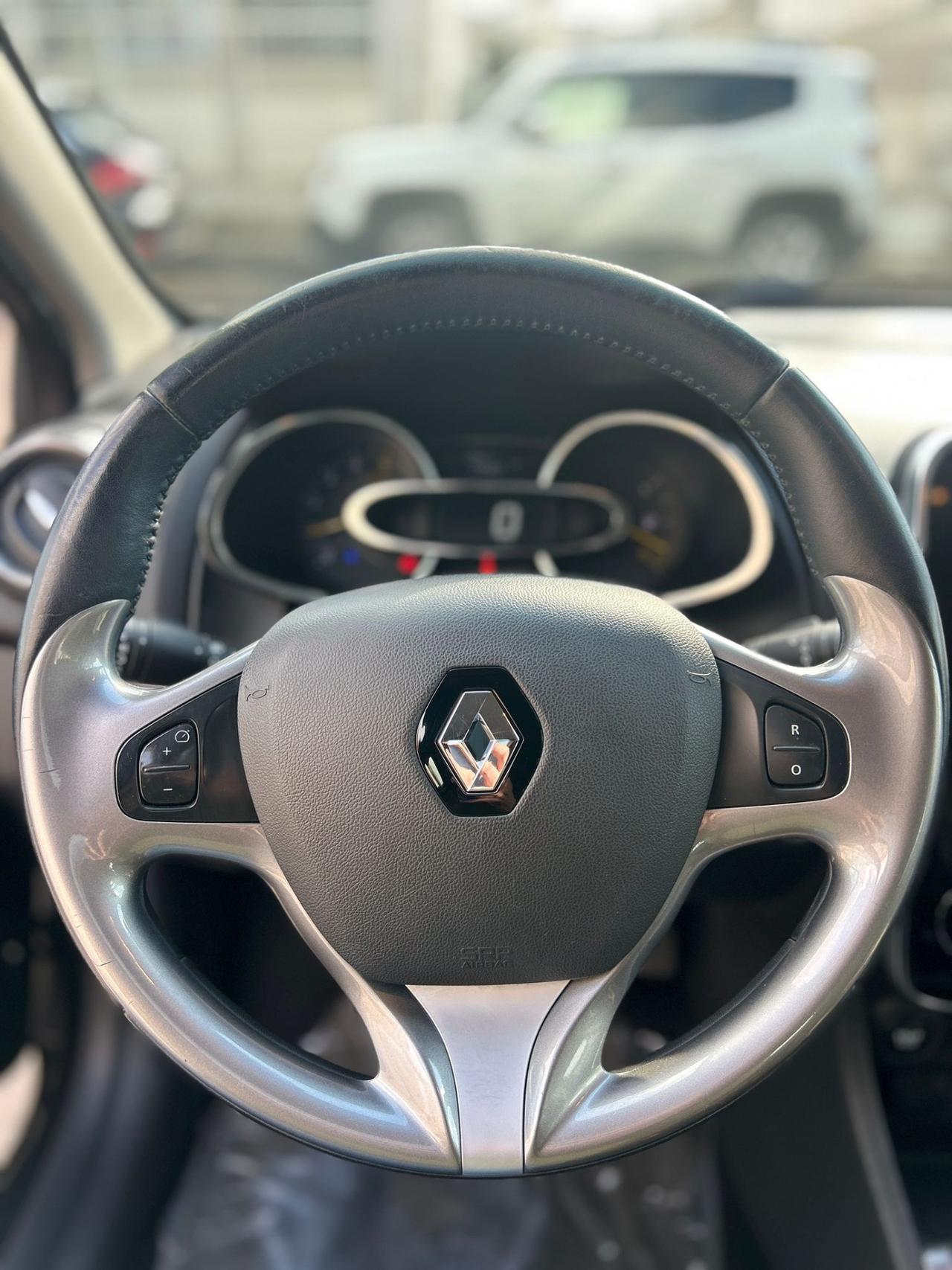 Renault Clio 1.5 dCi Costume National-2015 NAVI/LED/16"