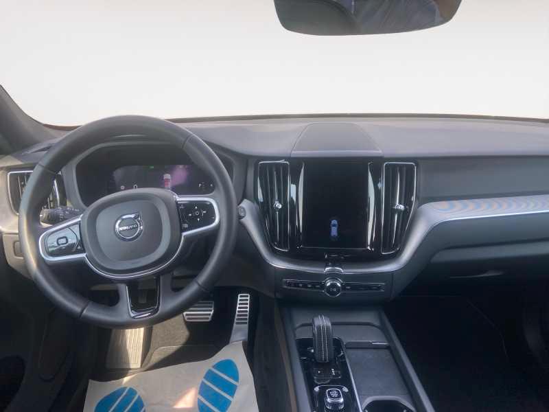 VOLVO XC60 2.0 b4 R-design AwD AuTo