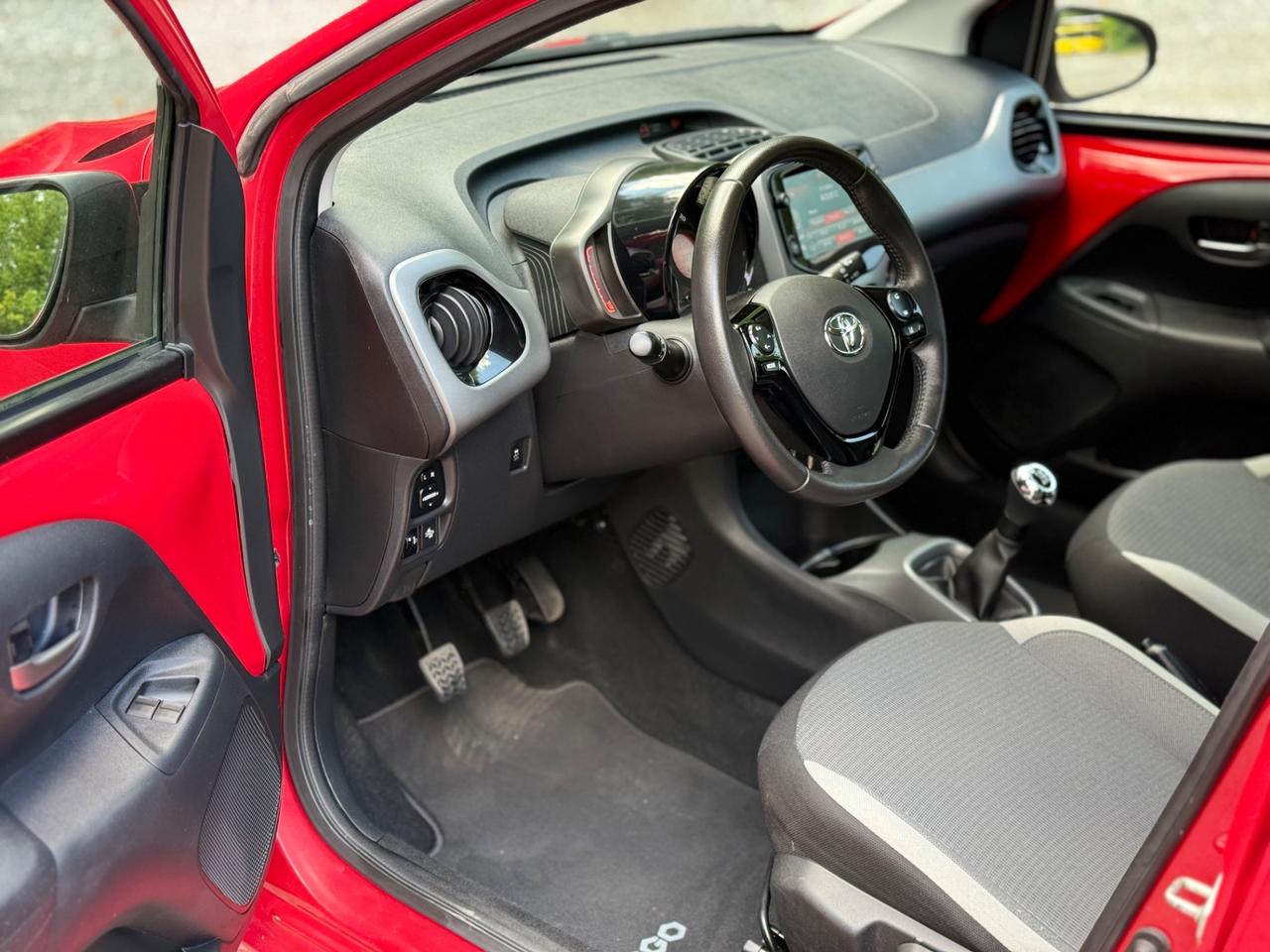 Toyota Aygo Connect 1.0 VVT-i 72 CV 5 porte x-clusiv
