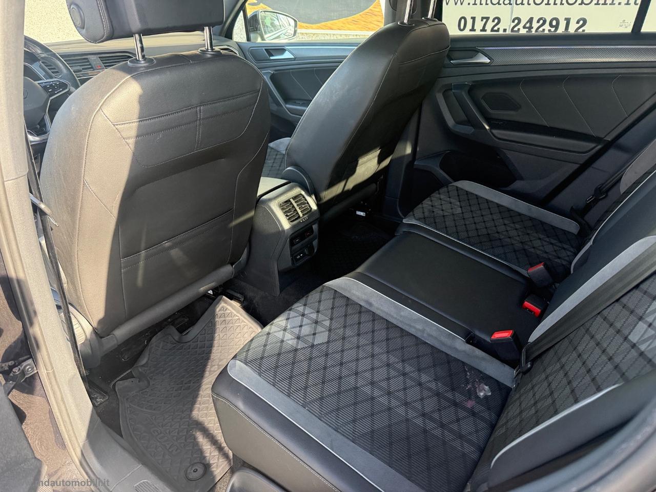 VOLKSWAGEN Tiguan 2.0 TDI 150CV SCR DSG R-Line FULL BLACK NUOVO MODELLO