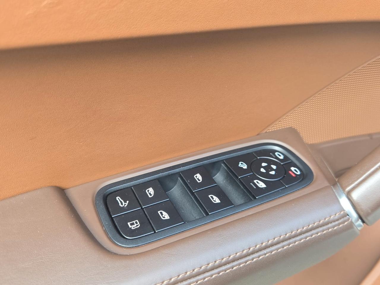 Porsche Cayenne Coupé 3.0 V6 E-Hybrid Platinum Edition