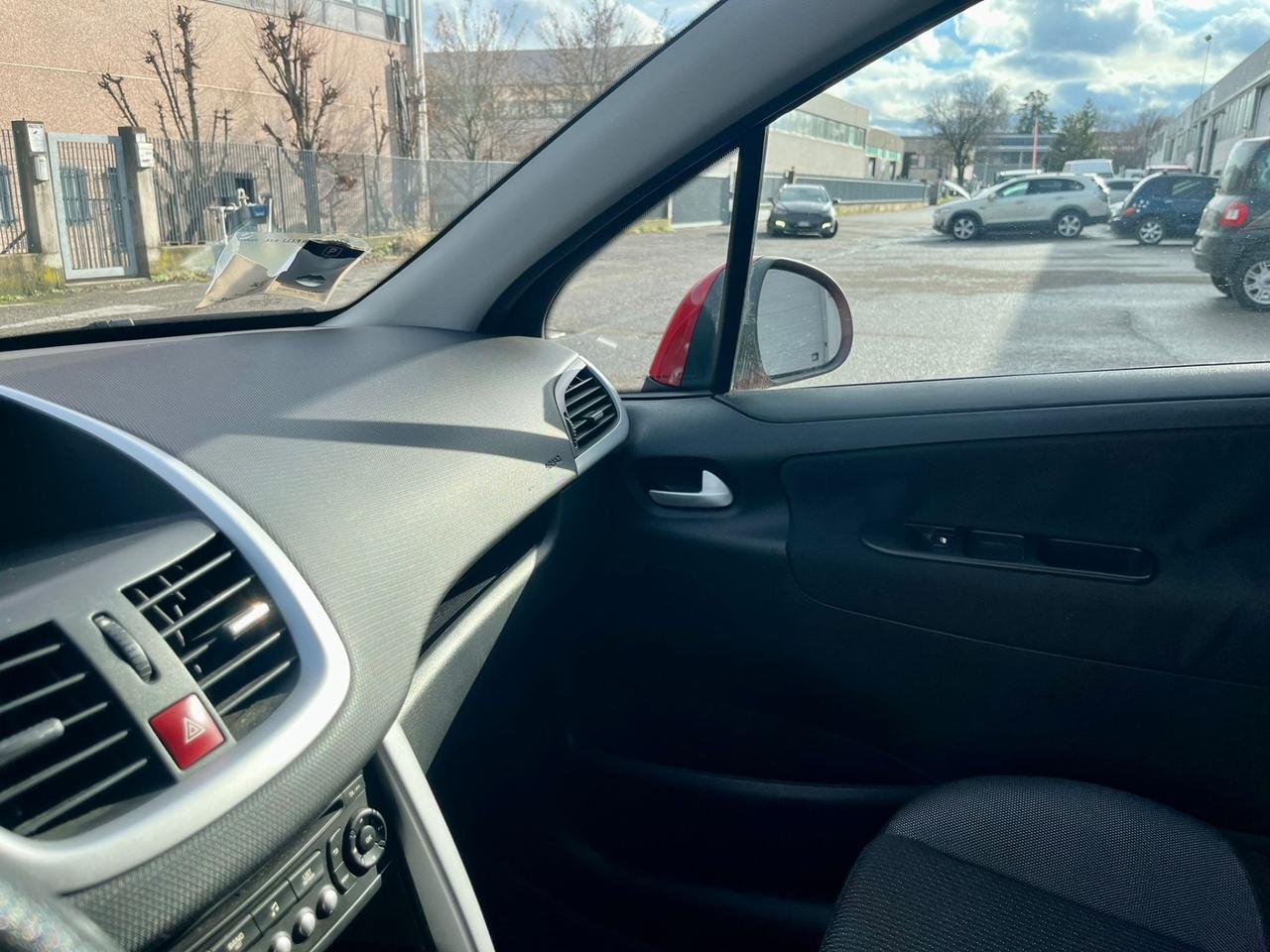 Peugeot 207 Plus 1.4hdi 106.000km 2013 3 porte per neopatentati