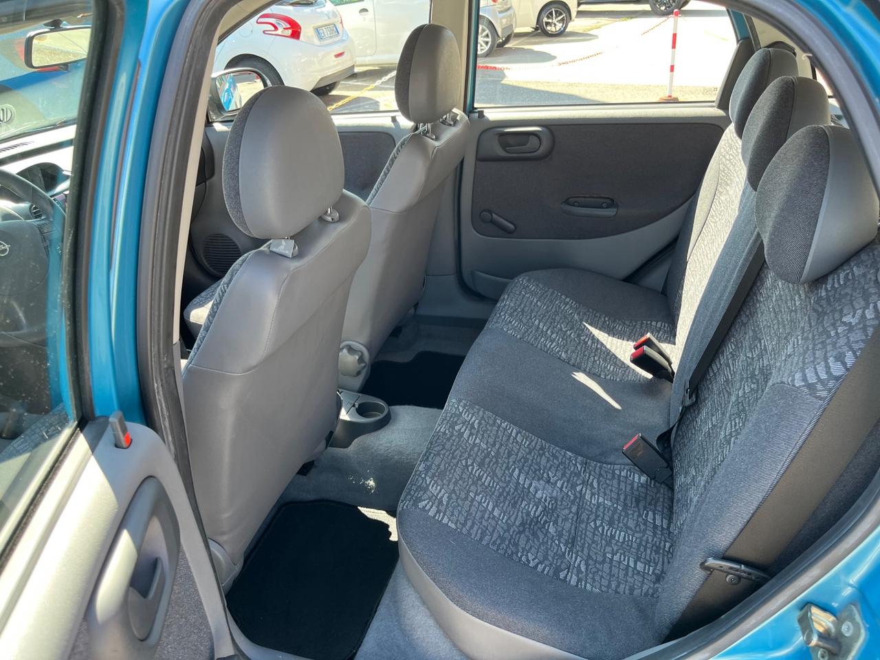 Opel Corsa 1.2i 5 porte