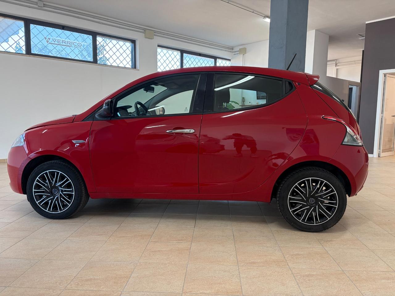 Lancia Ypsilon 1.0 FireFly 5 porte S&S Hybrid Ecochic Silver