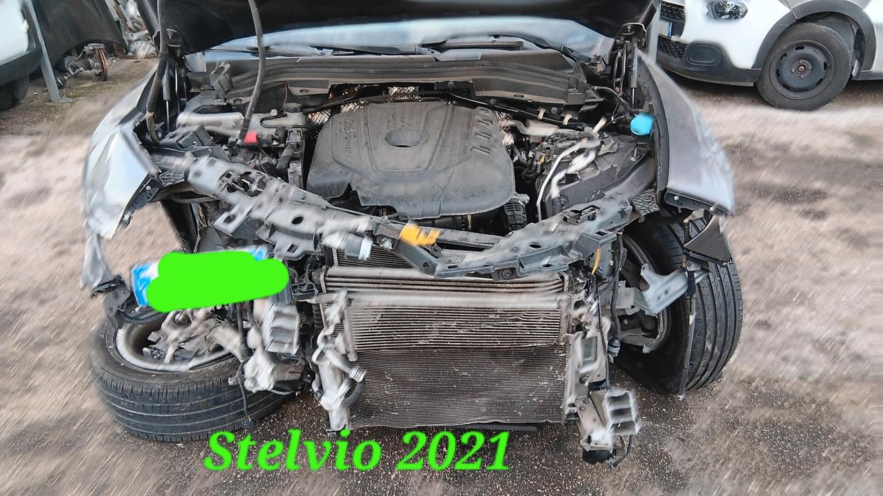 Alfa Romeo Stelvio incidentata sinistrata mondialcars 021