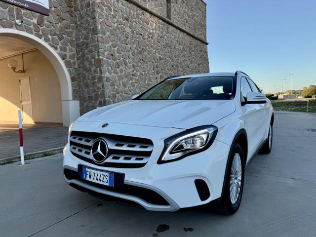 MERCEDES-BENZ GLA 180 PACK NIGHT+NAVI+FULL LED+R.CAM+PORT.ELETTRICO