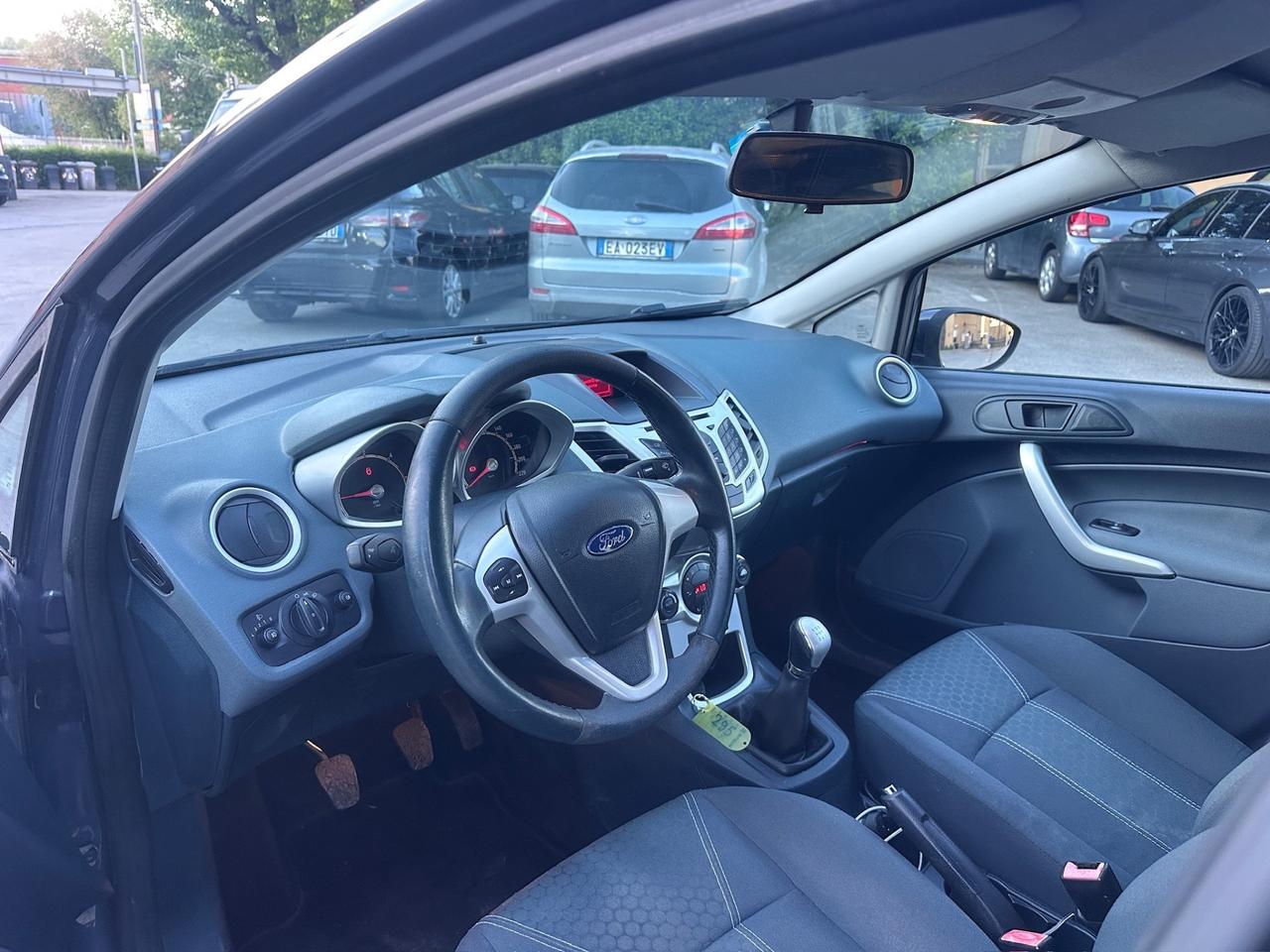Ford Fiesta 1.4 TDCi 70CV 5 porte Titanium