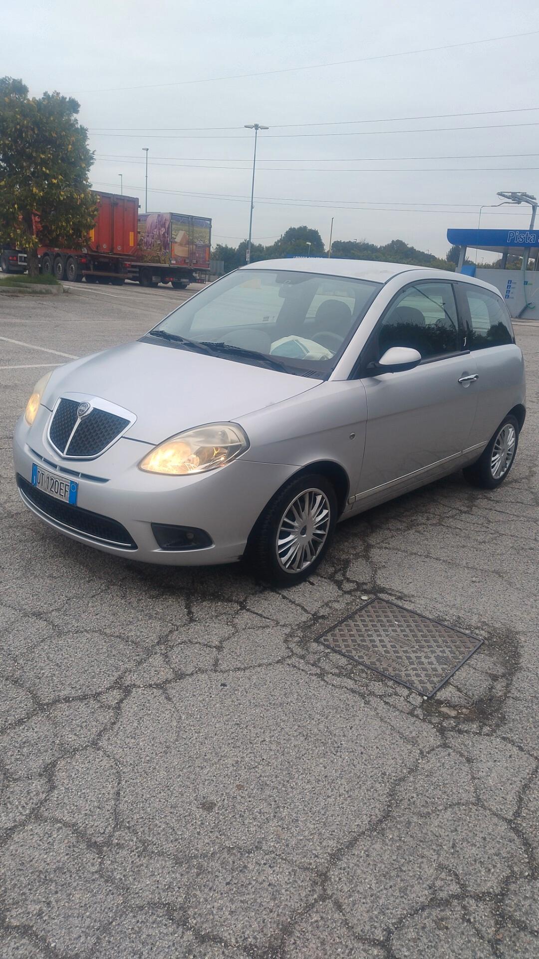 Lancia Ypsilon 1.2 Argento