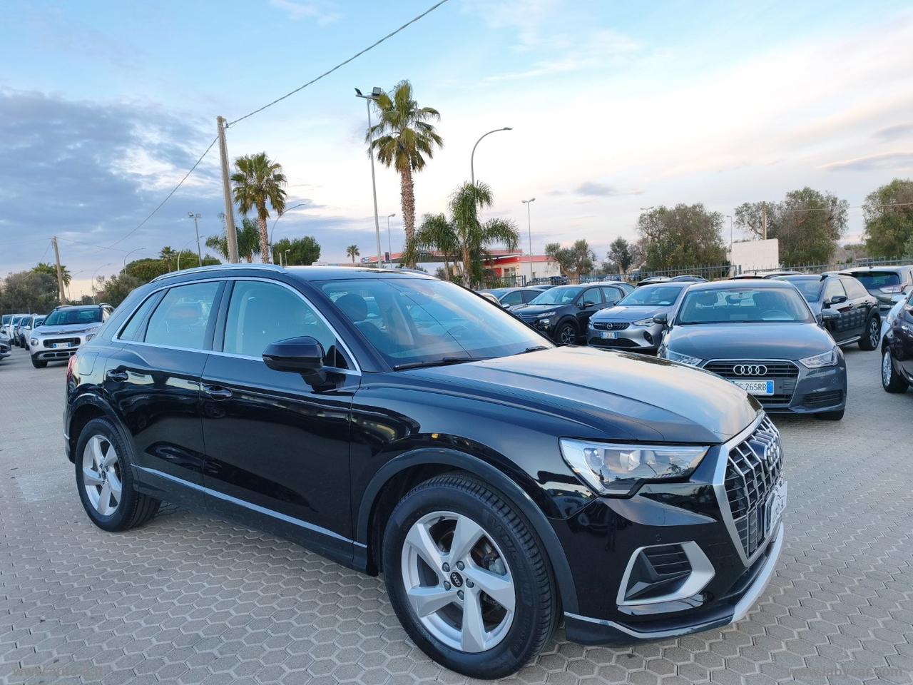 AUDI Q3 35 TDI S tronic Business Advanced
