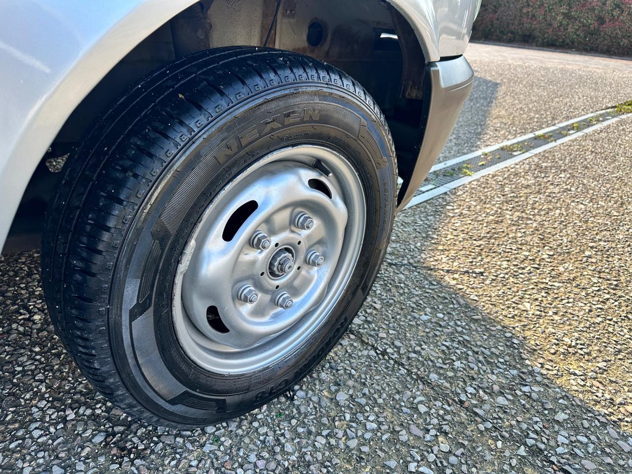 Ford Transit 9 posti t300 2.0 TD/100 74kw 101cv neopatentati