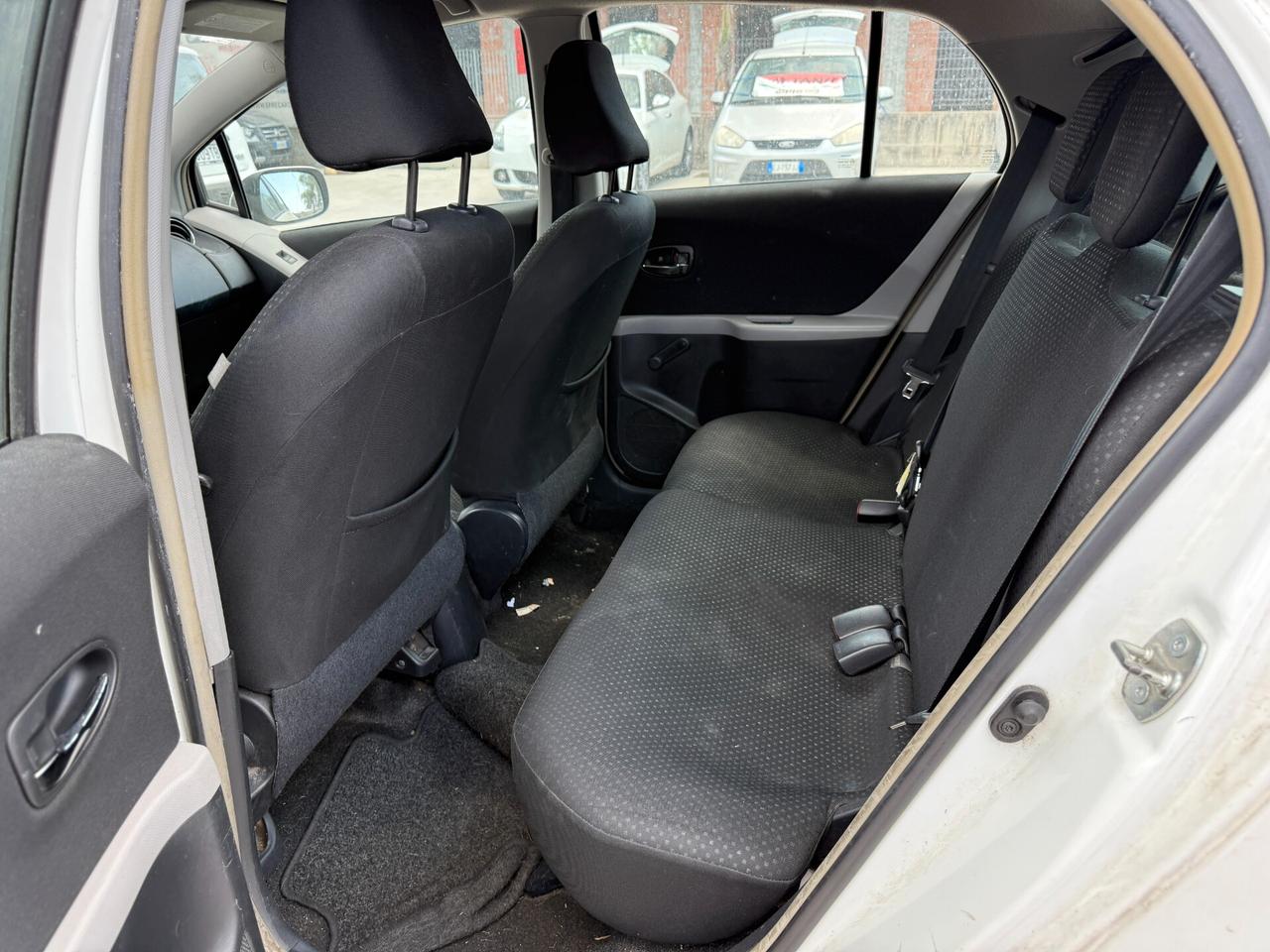 TOYOTA YARIS ANNO 2011 1.0 BENZINA *MARCIANTE