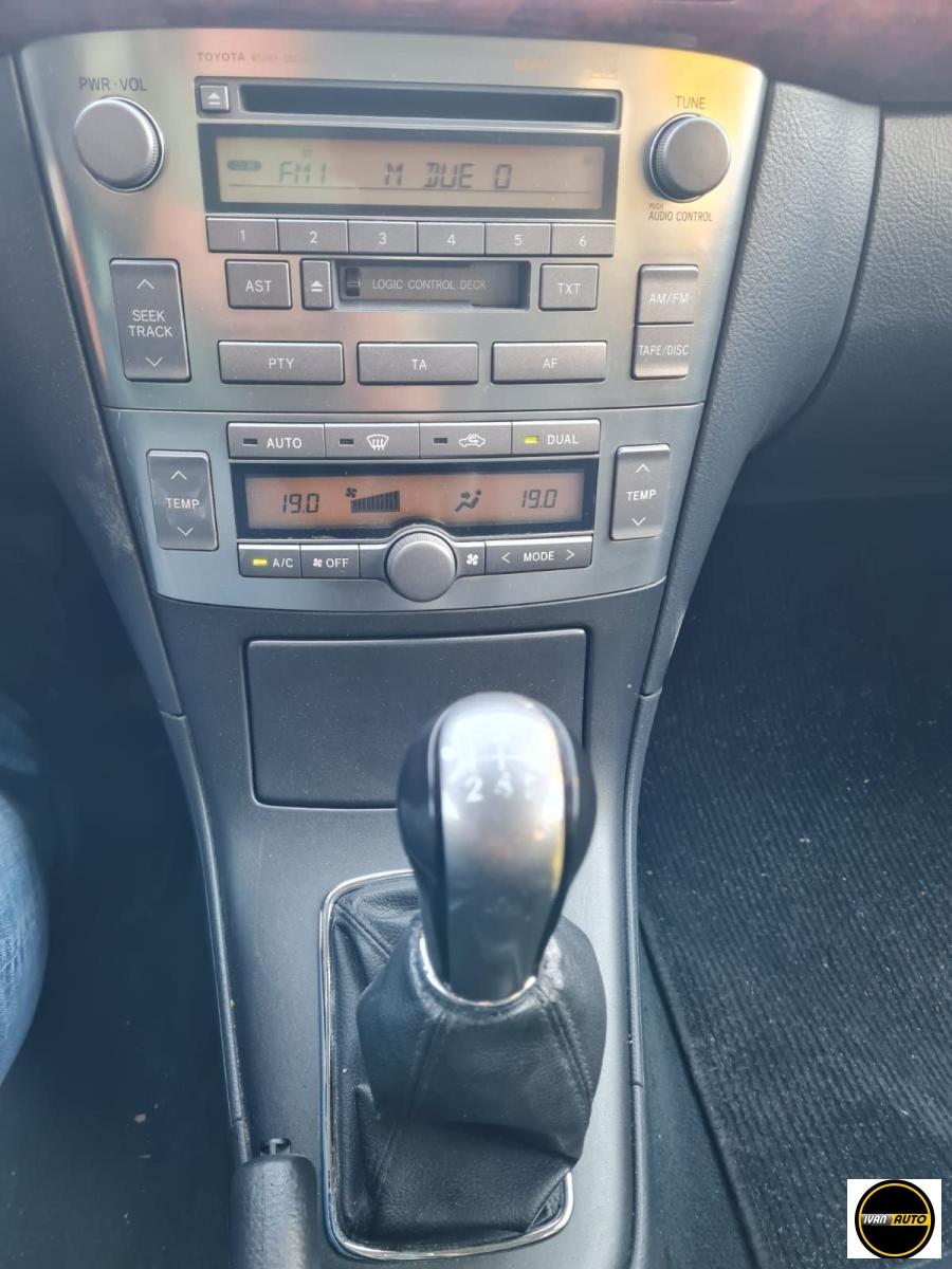 TOYOTA Avensis Benzina
