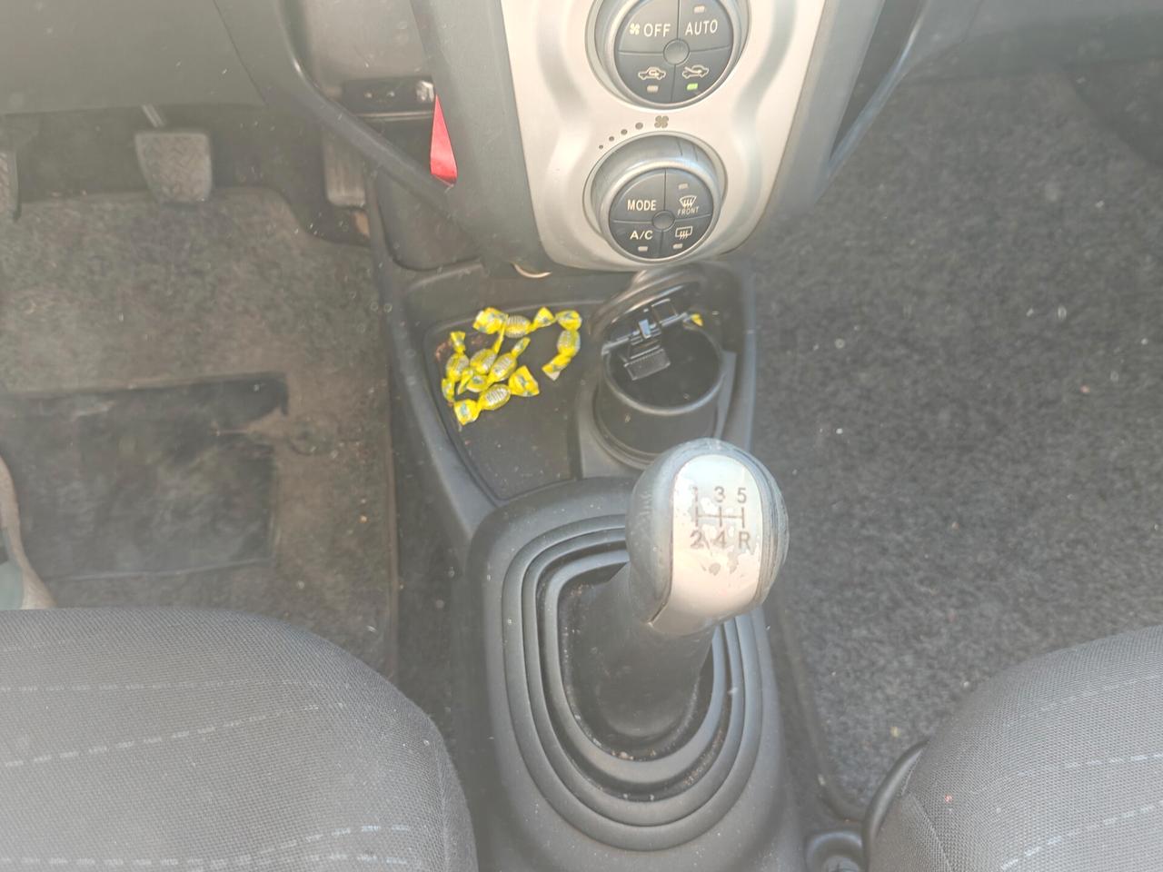 Toyota Yaris 1.0 5 porte - FRIZIONE NUOVA - NEOPATENTATI