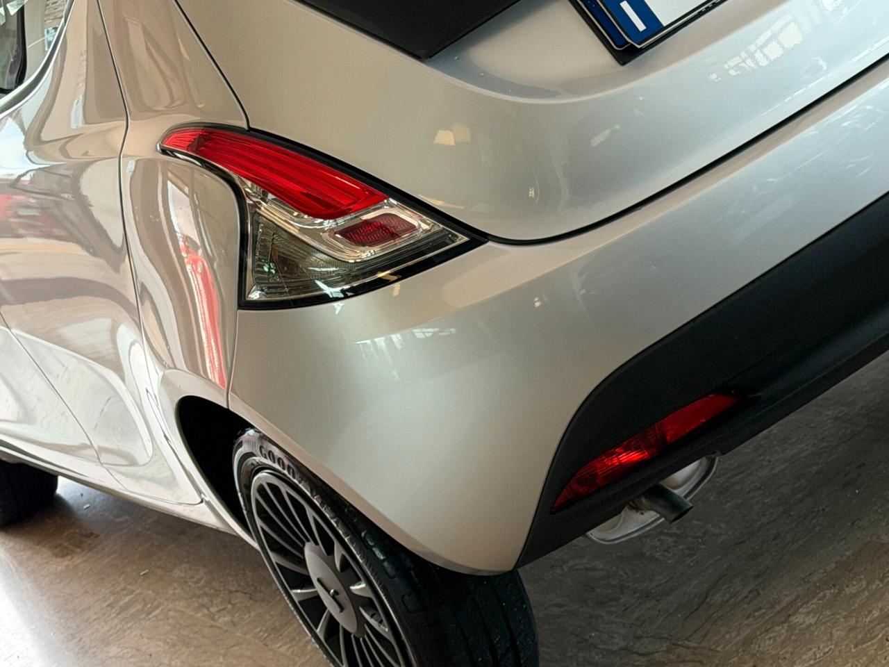 Lancia Ypsilon 1.2 69 cv. EcoChic SILVER (Imp. GPL)