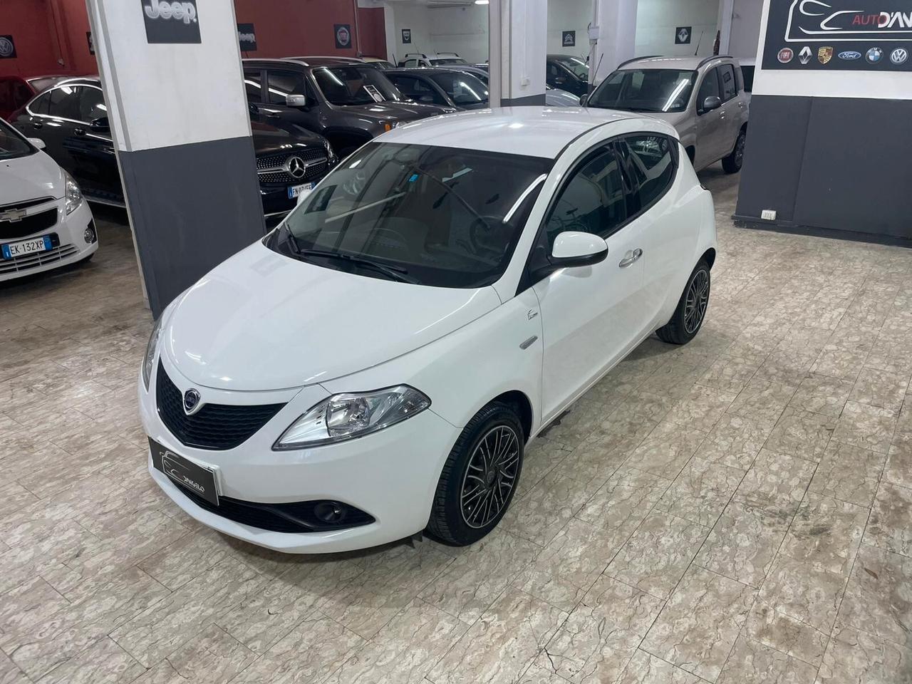 Lancia Ypsilon 1.2 69 CV 5 porte S&S Gold