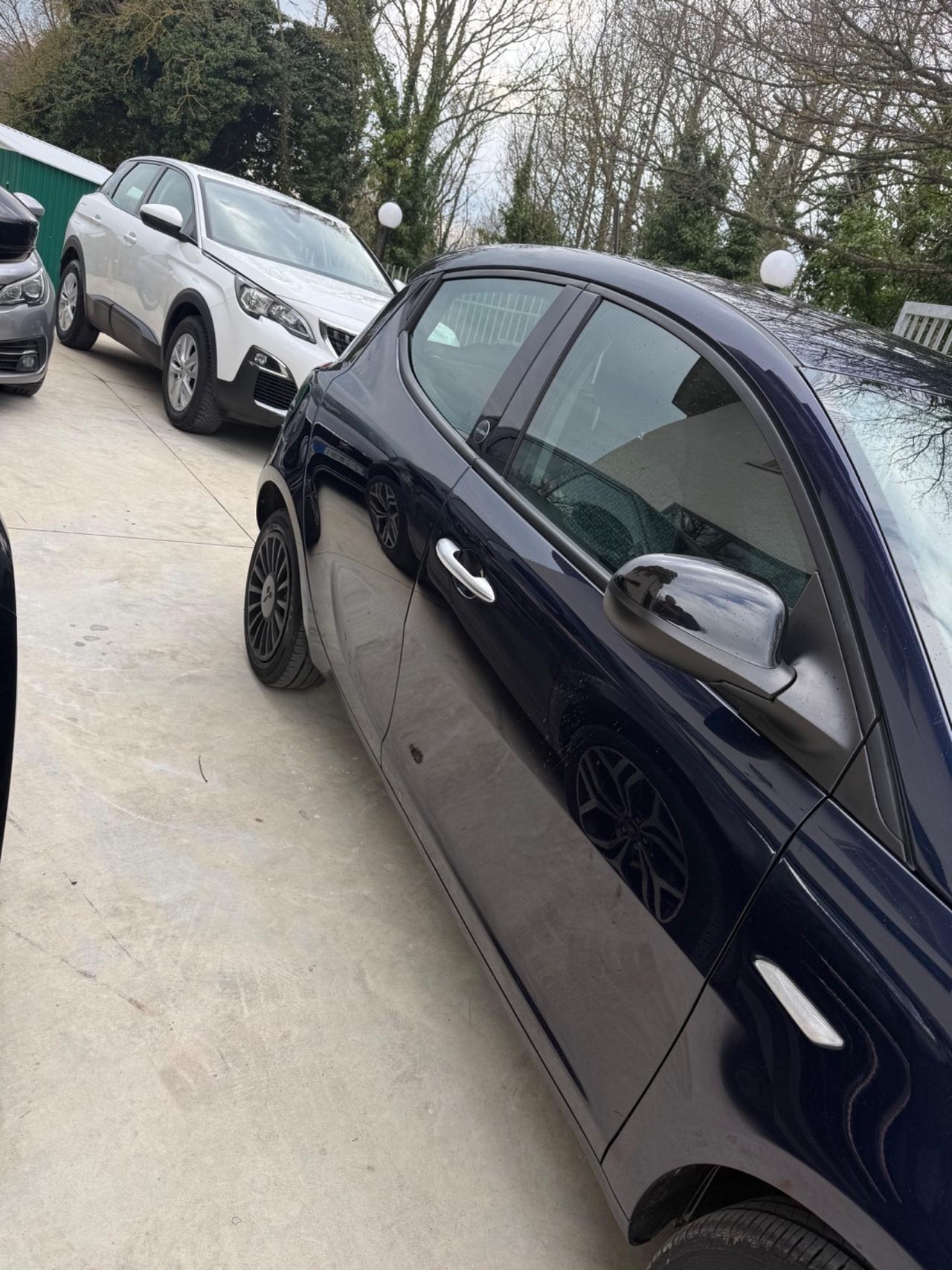 Lancia Ypsilon 1.0 FireFly 5 porte S&S Hybrid Ecochic Silver