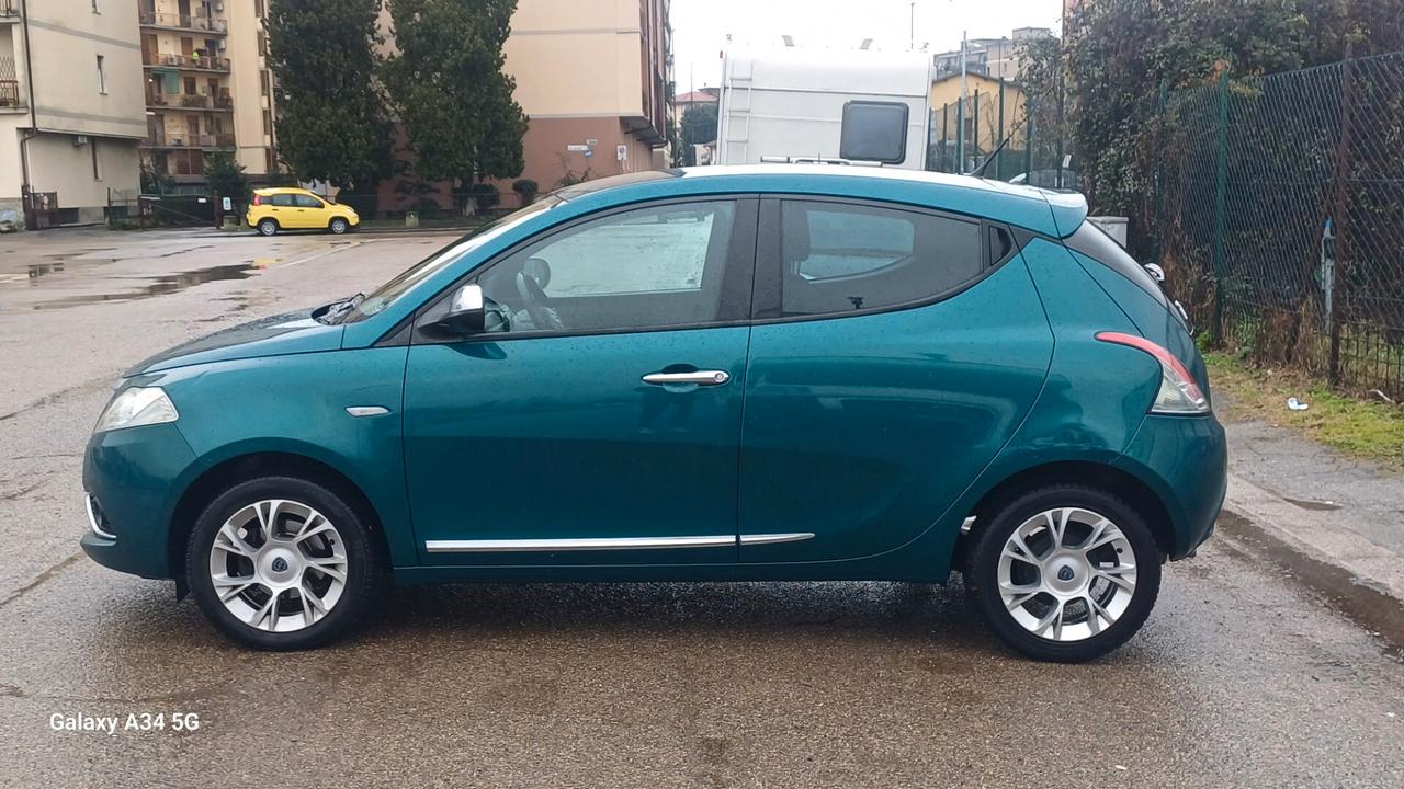 Lancia Ypsilon 1.2 69 CV 5 porte S&S Platinum