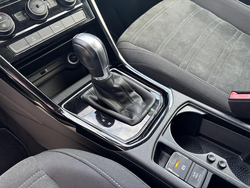 Volkswagen Touran 2.0 tdi Comfortline dsg 7 posti LED-NAVI