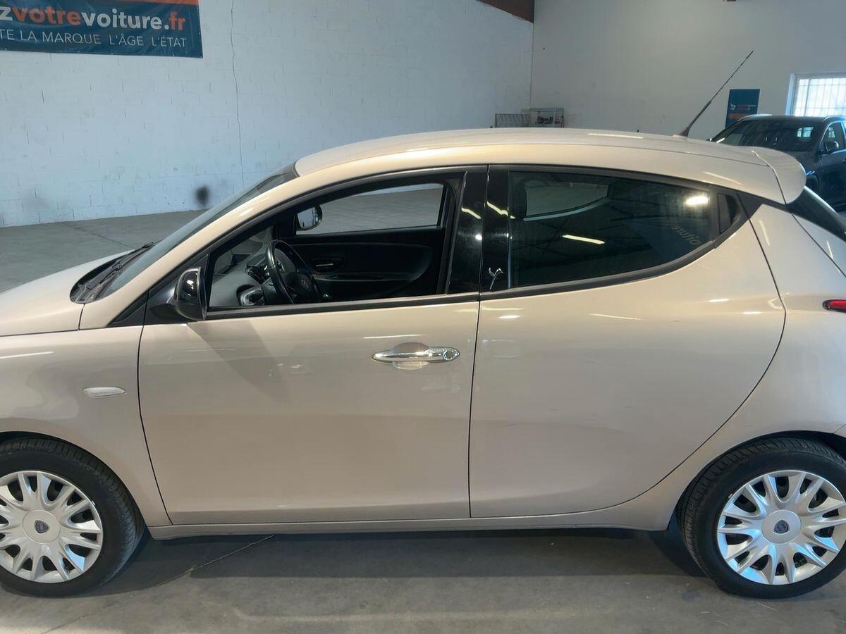 Lancia Ypsilon 1.2 69 CV 5 porte S&S Silver