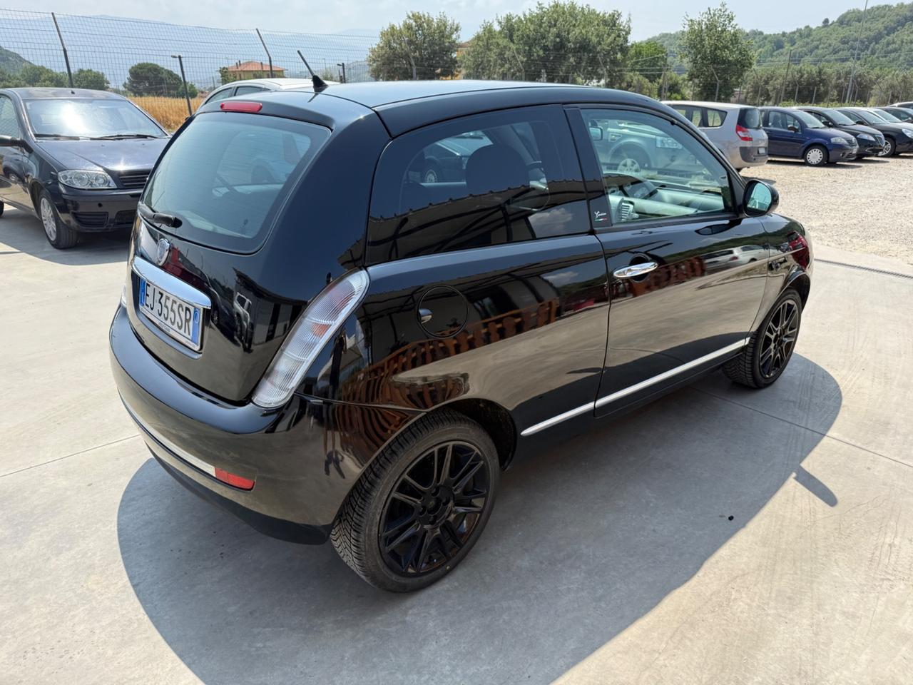 Lancia Ypsilon 1.3 MJT 75 CV Unyca