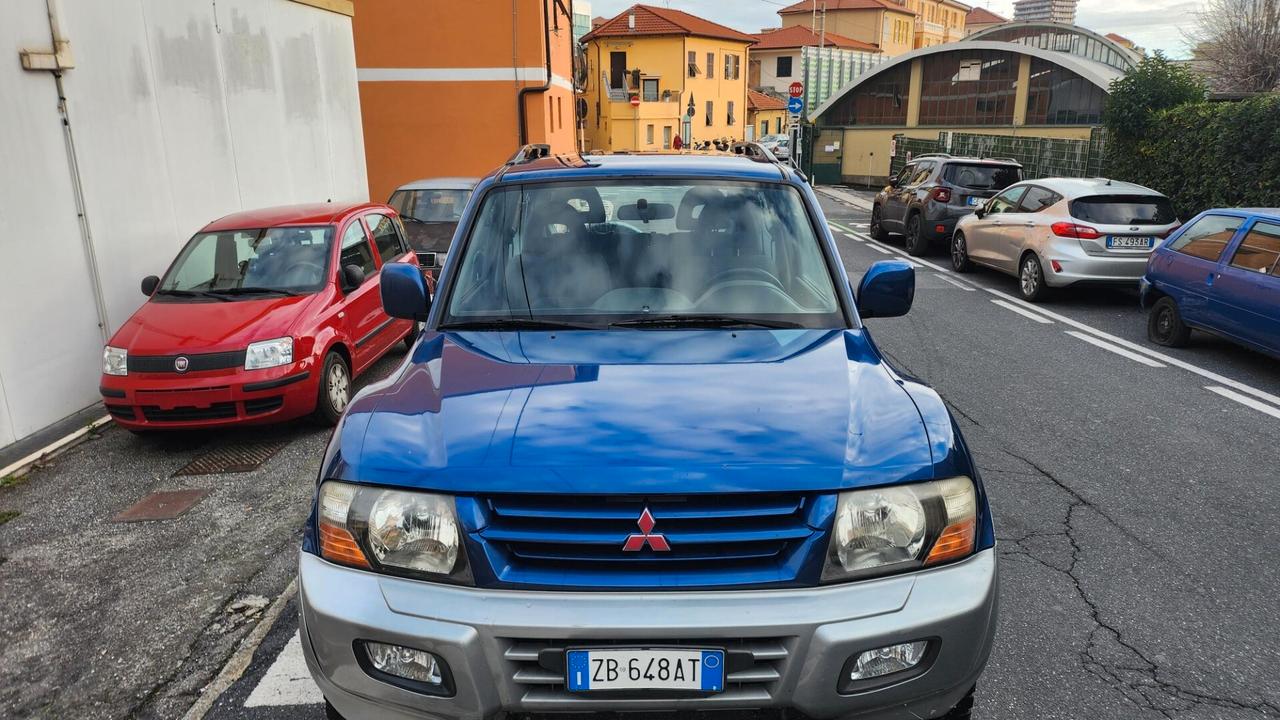 Mitsubishi Pajero 2.5 TDI 3p. GLS1