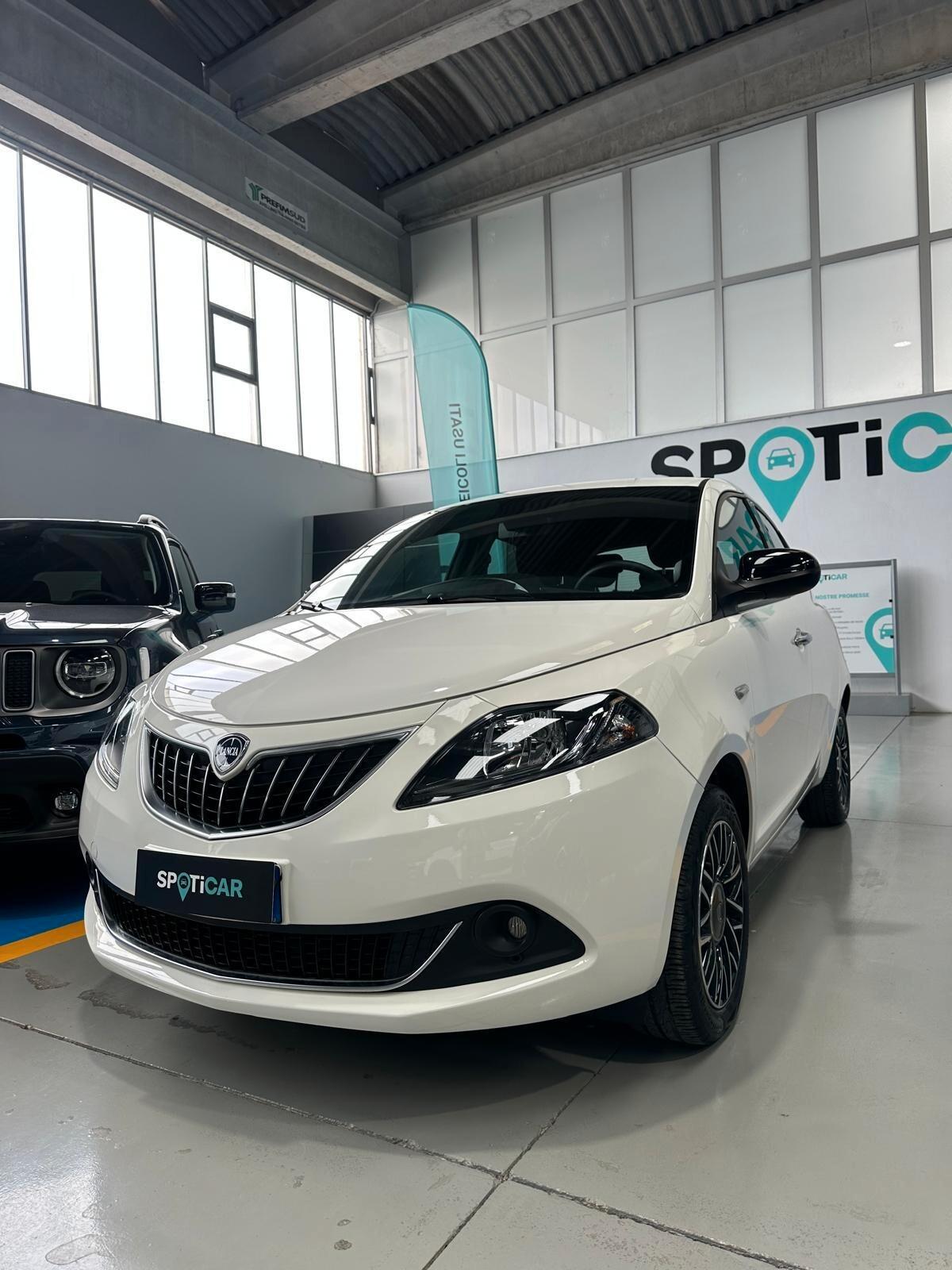 Lancia Ypsilon 1.0 FireFly 5 porte S&S Hybrid Platino