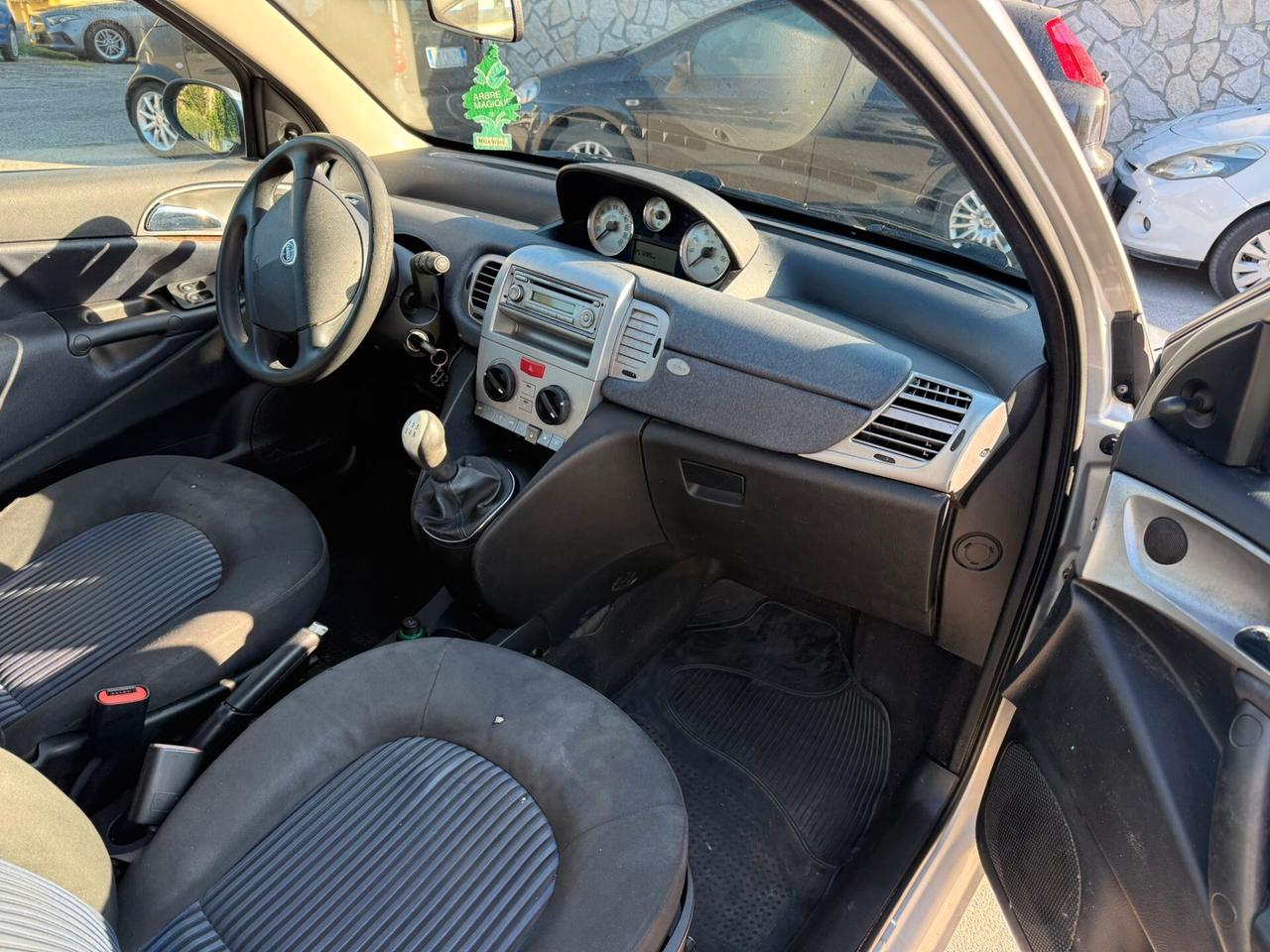 Lancia Ypsilon 1.3 MJT 75 CV Argento