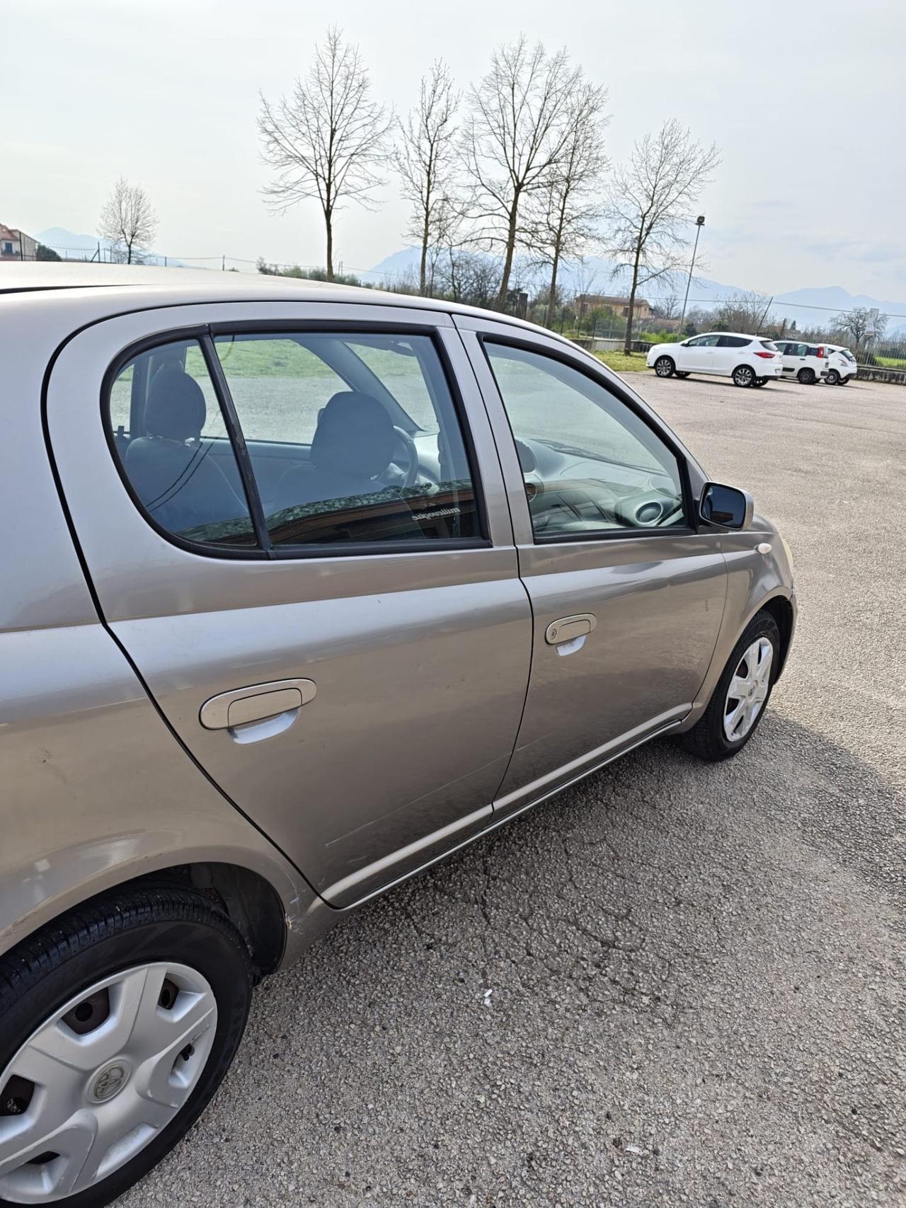 Toyota Yaris 1.0i 16V cat 5 porte Sol