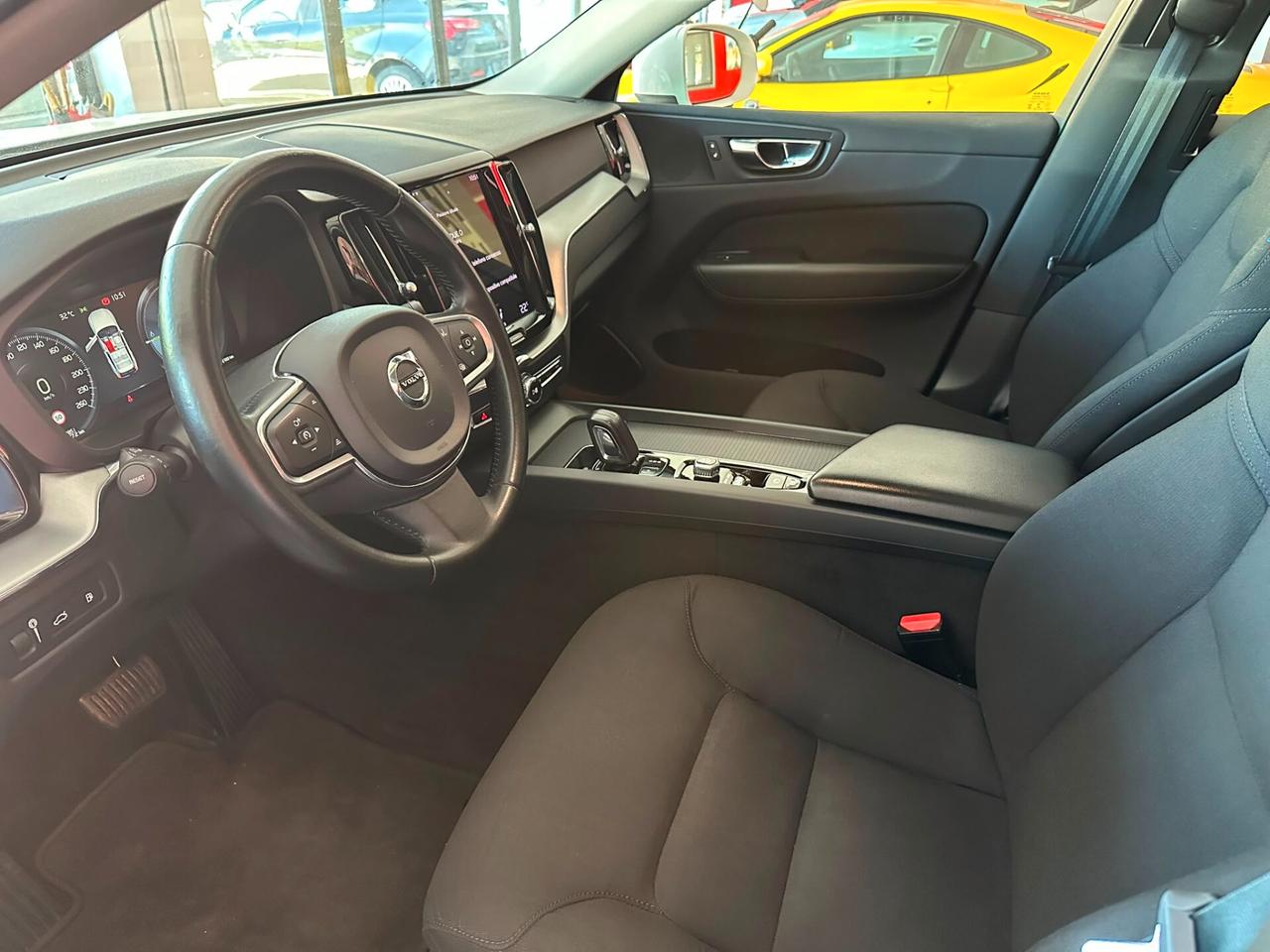 VOLVO XC60 T8 TWIN ENGINE AWD MOMENTUM