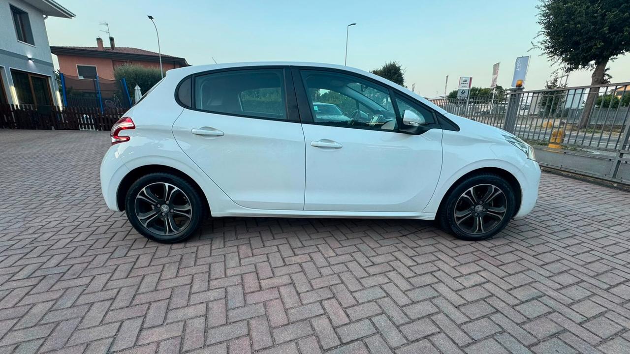 Peugeot 208 1.4 HDi 68 CV 5 porte Allure