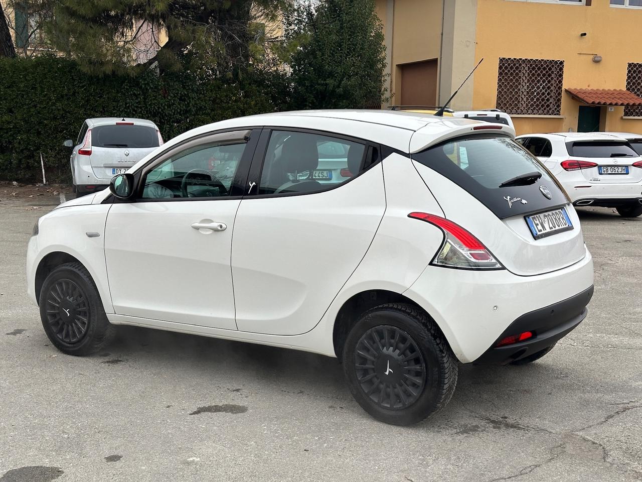 Lancia Ypsilon 0.9 TwinAir 85 CV 5 porte Metano Ecochic Gold